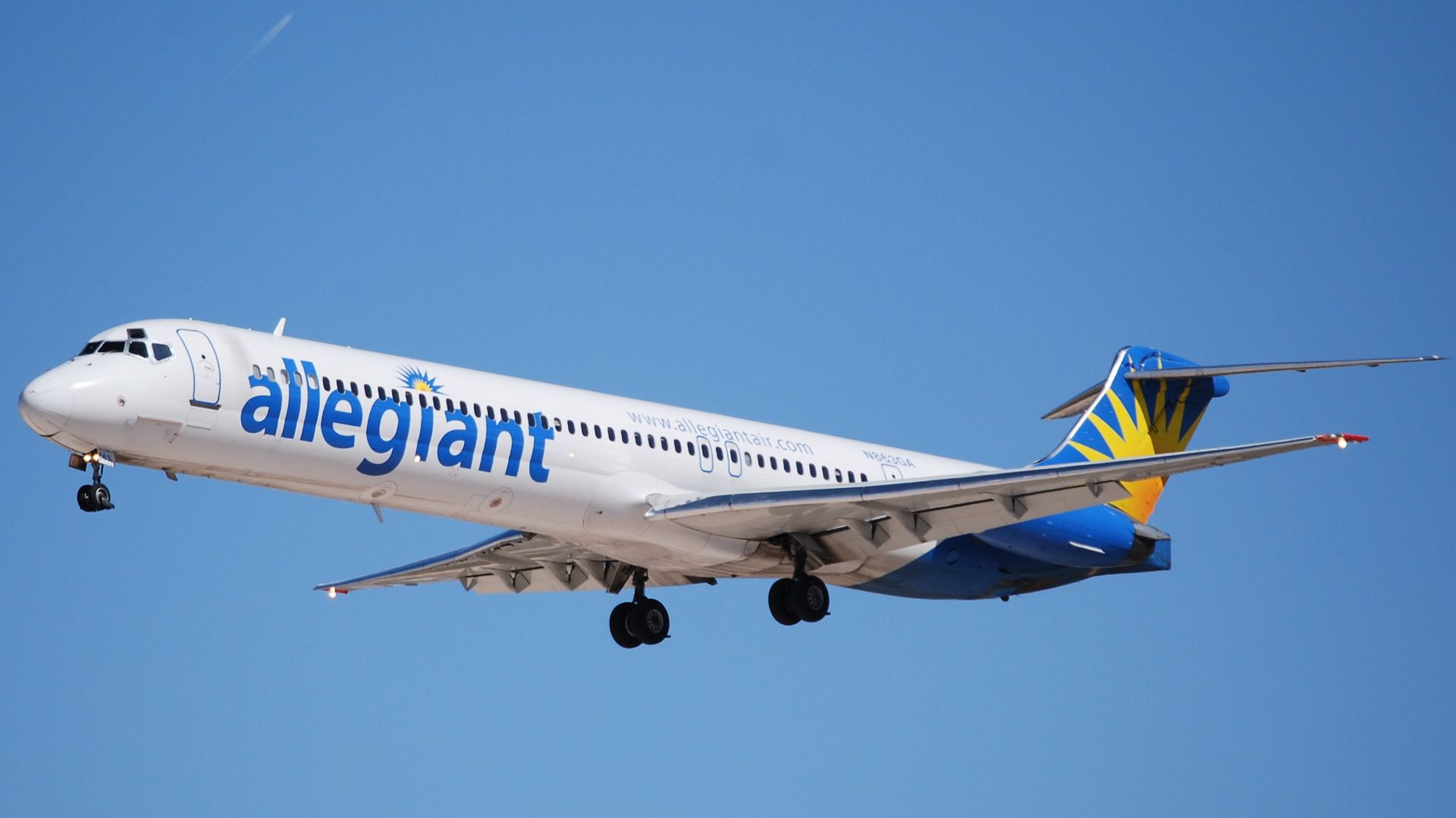 File:ALLEGIANT AIR (2322593217).jpg