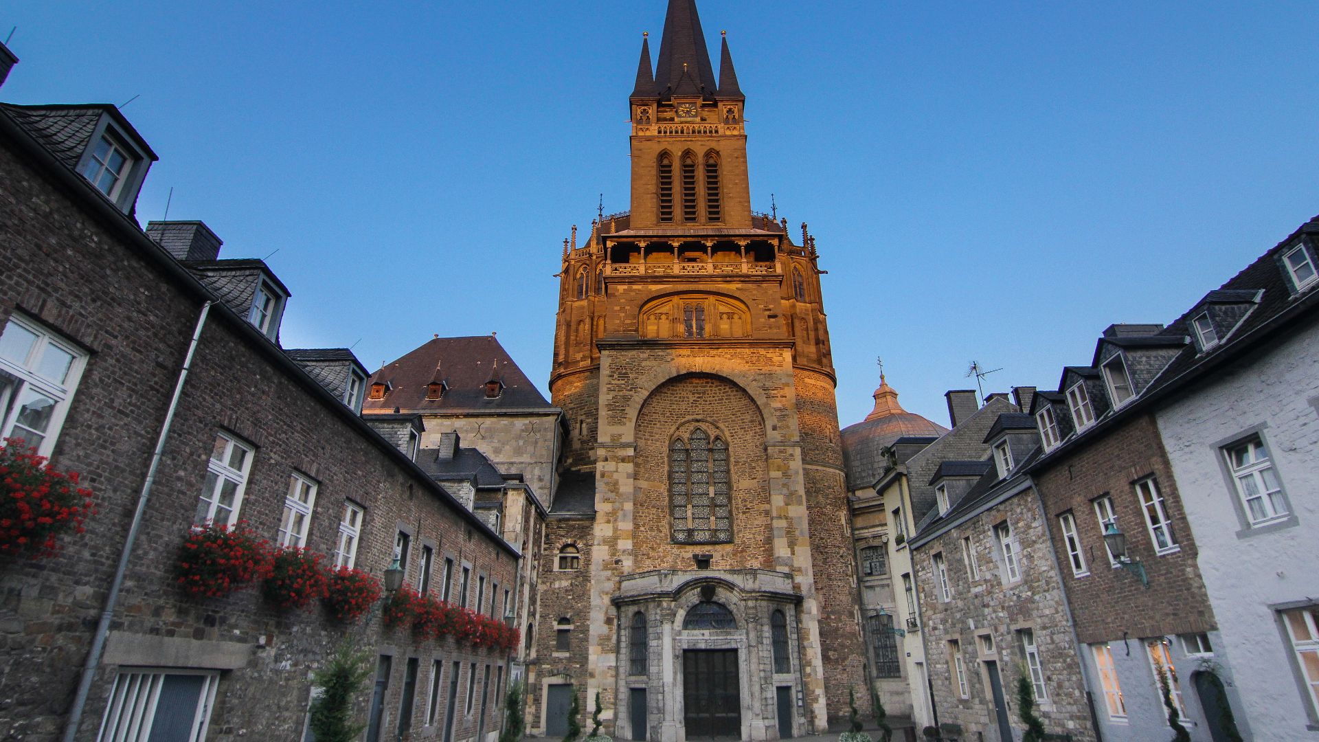 File:Aachen Cathedral.jpg
