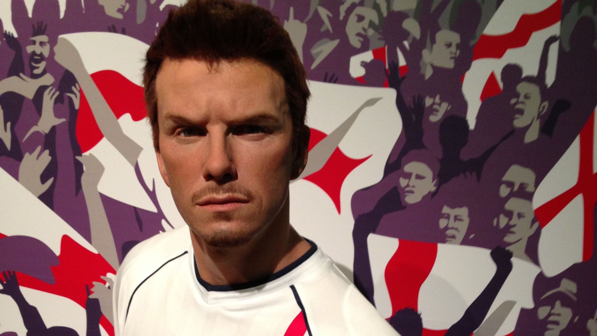 File:David Beckham figure at Madame Tussauds London (10109396463).jpg