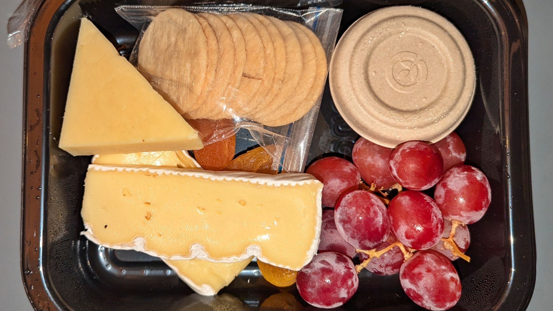 File:Cheese board - Coastal Pacific Train - New Zealand.jpg