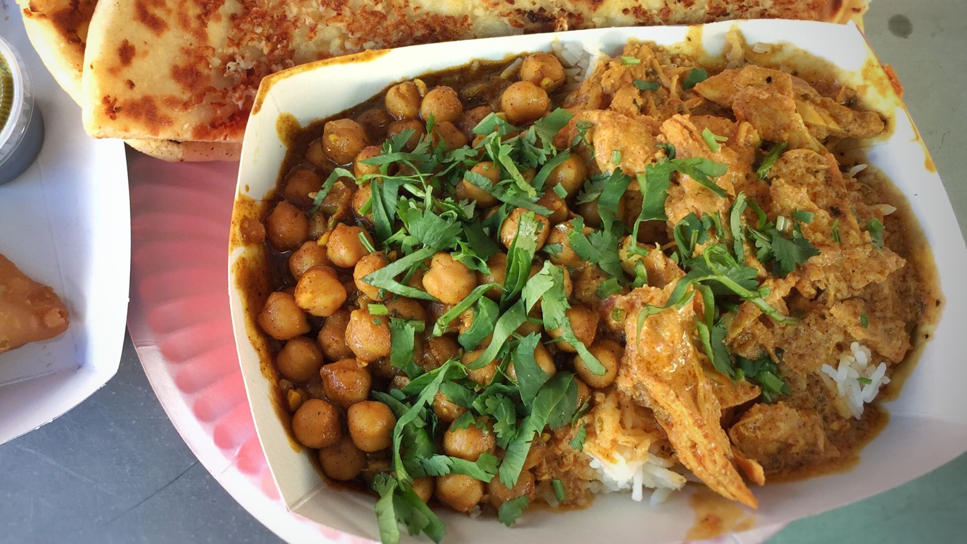 File:Butter chicken curry, chana masala, garlic naan, samosa (24536534723).jpg