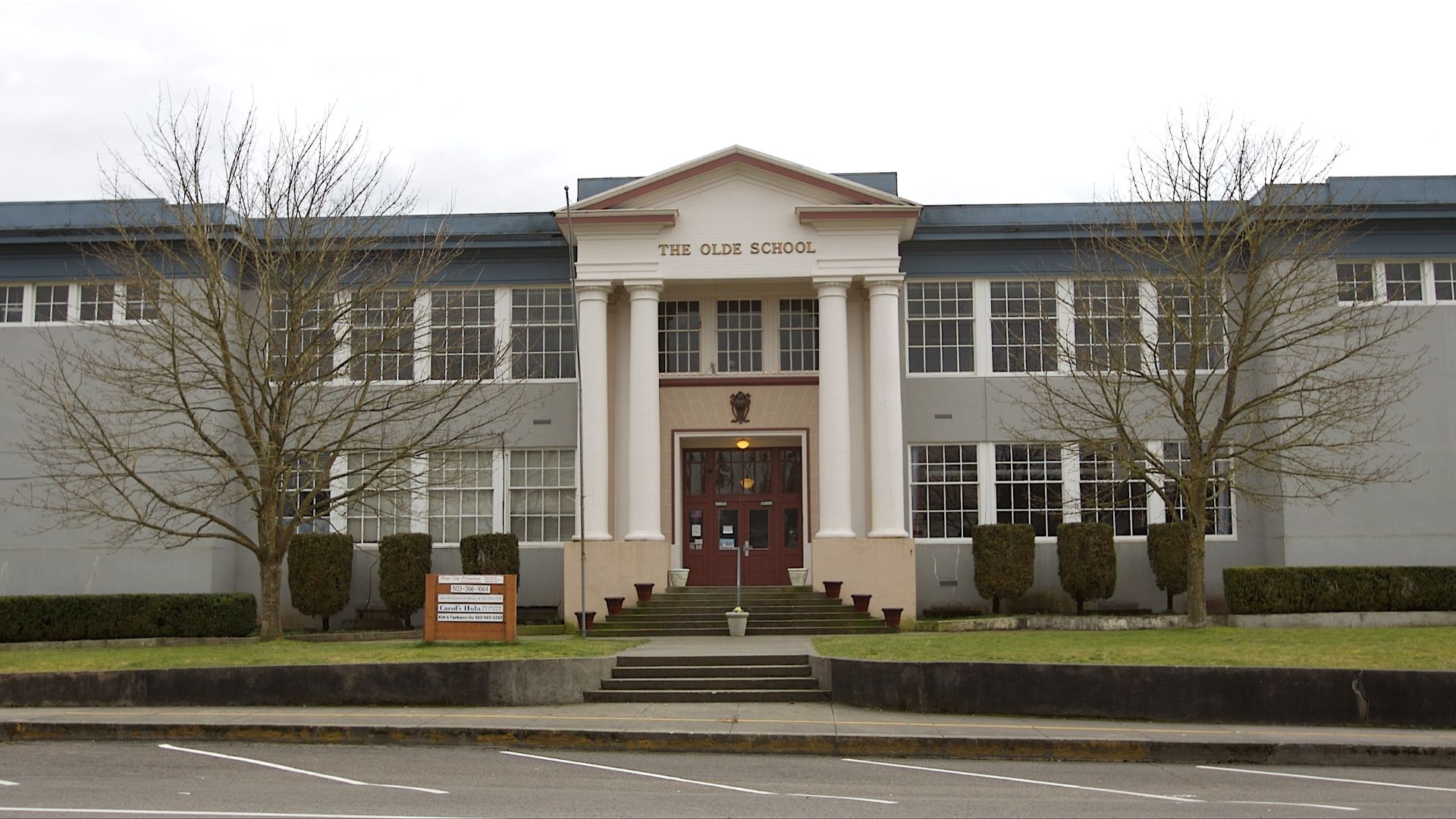 File:TheOldeSchoolStHelens.jpg
