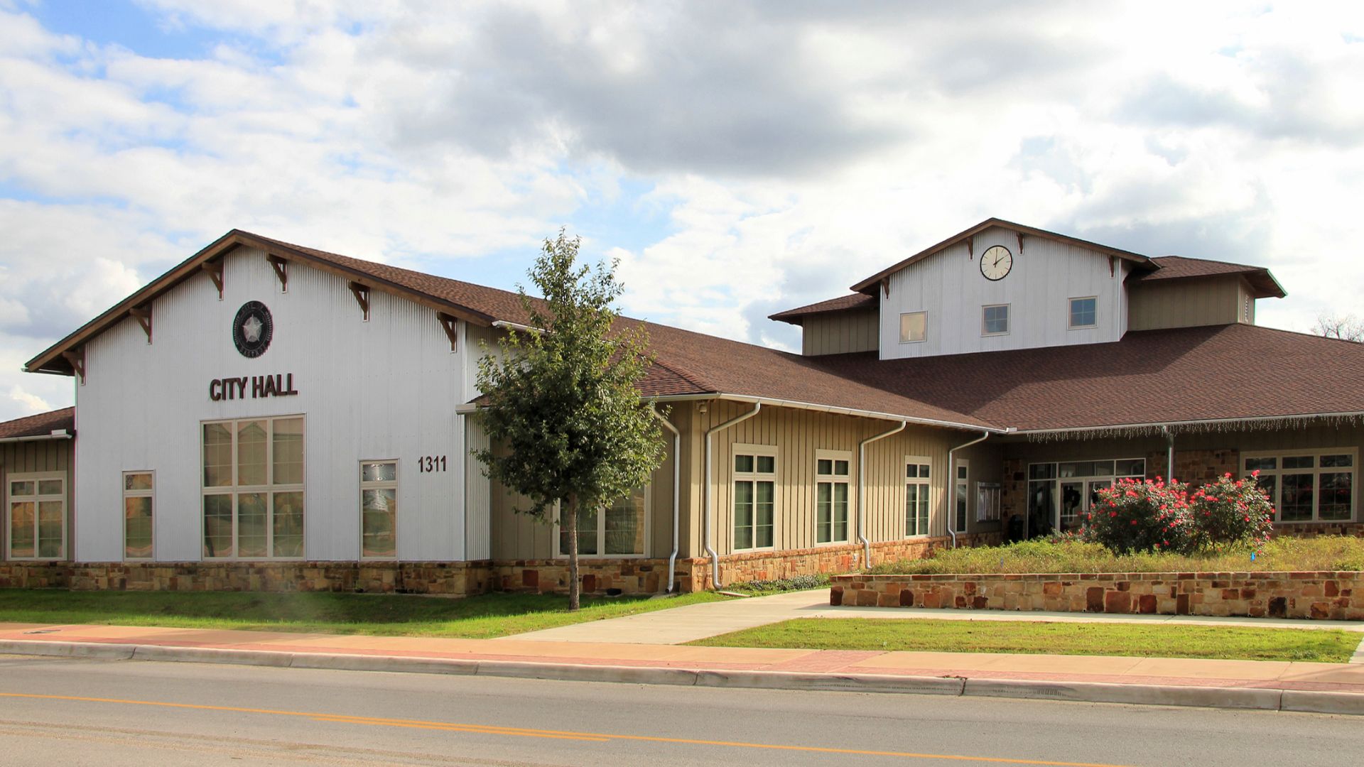 File:Bastrop tx city hall 2014.jpg