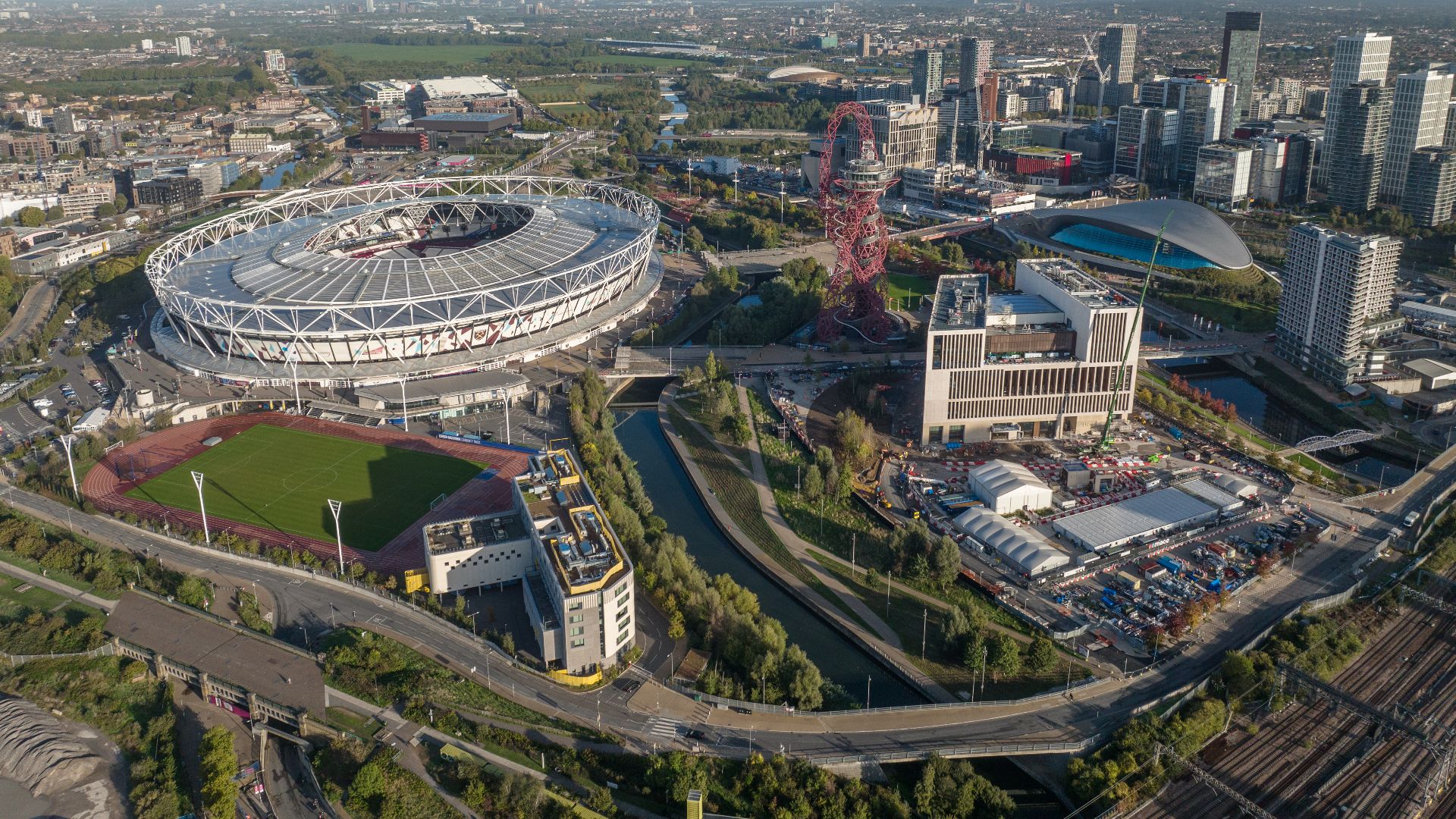 File:London Queen Elizabeth Olympic Park.jpg