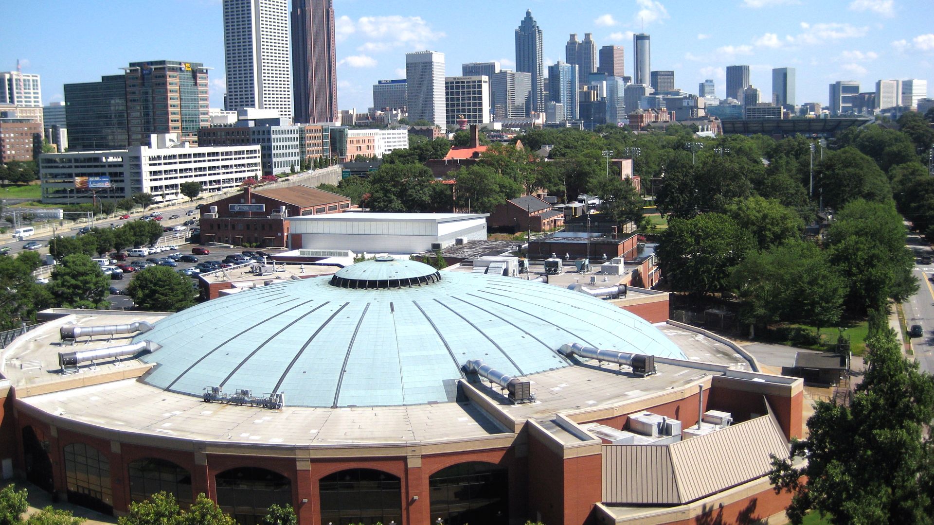 File:Alexander Memorial Coliseum IN THE FOREGROUND AND DOWNTOWN ATLANTA IN THE BACKGROUND.JPG