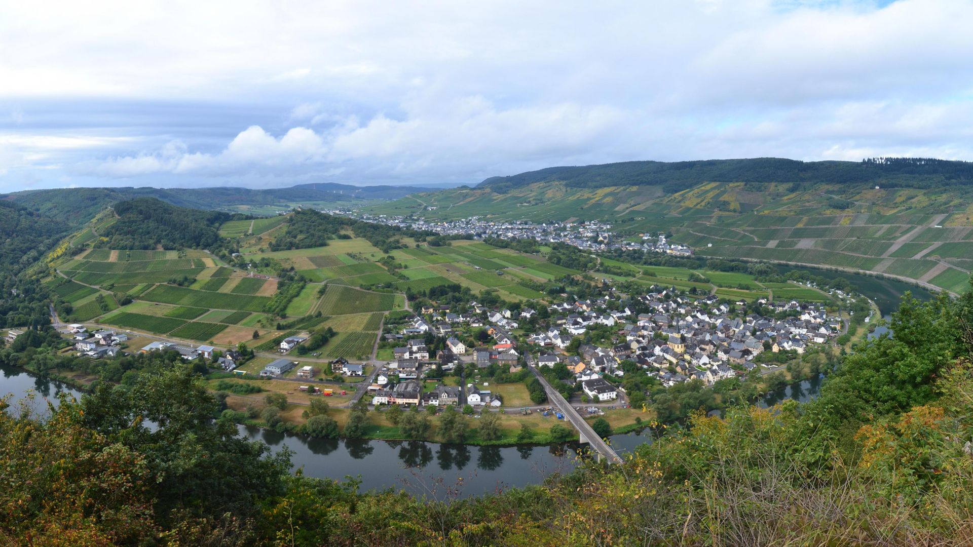 File:Moselsteig at Mont Royal.jpg
