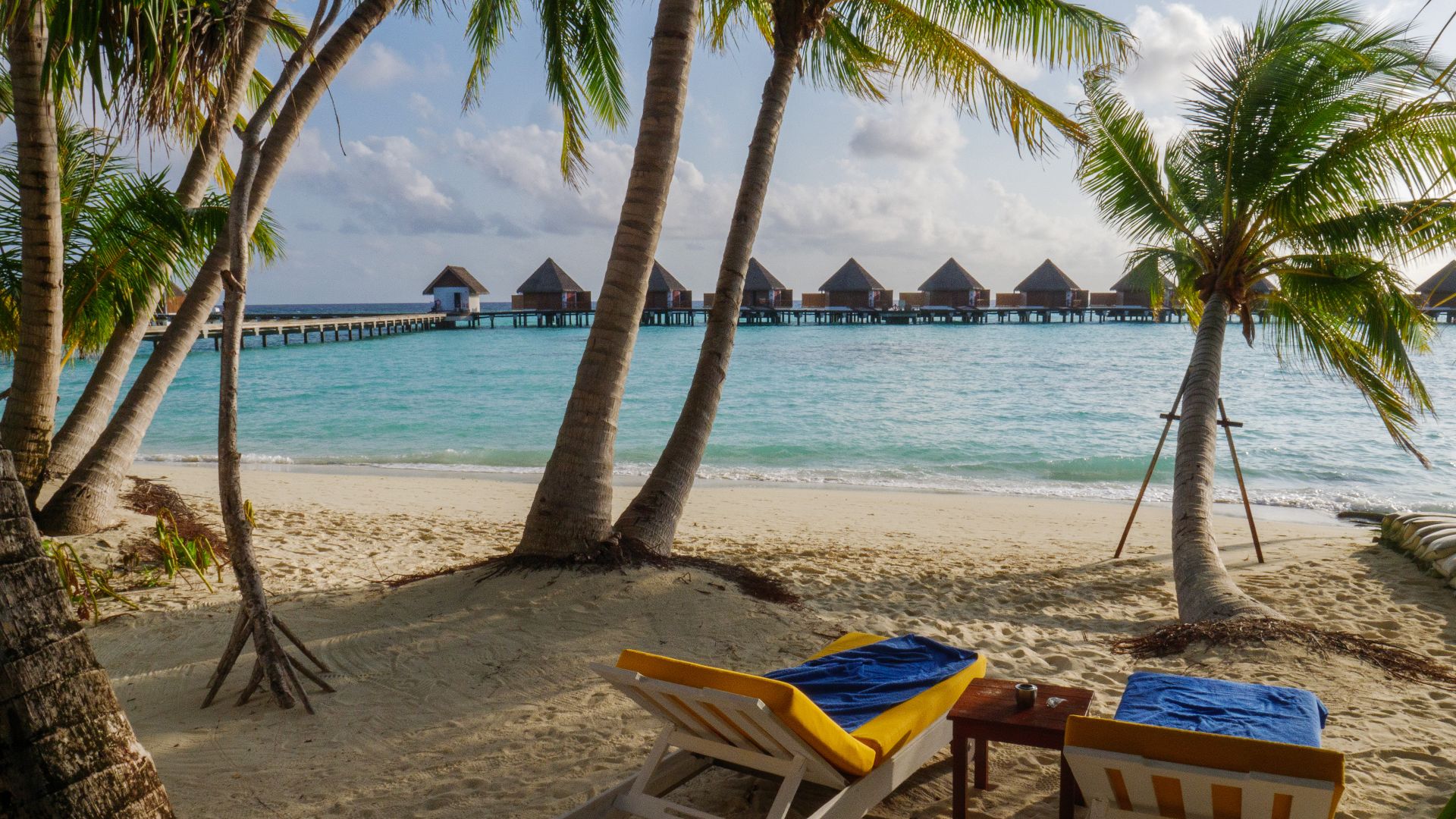 File:Maldives resort.jpg