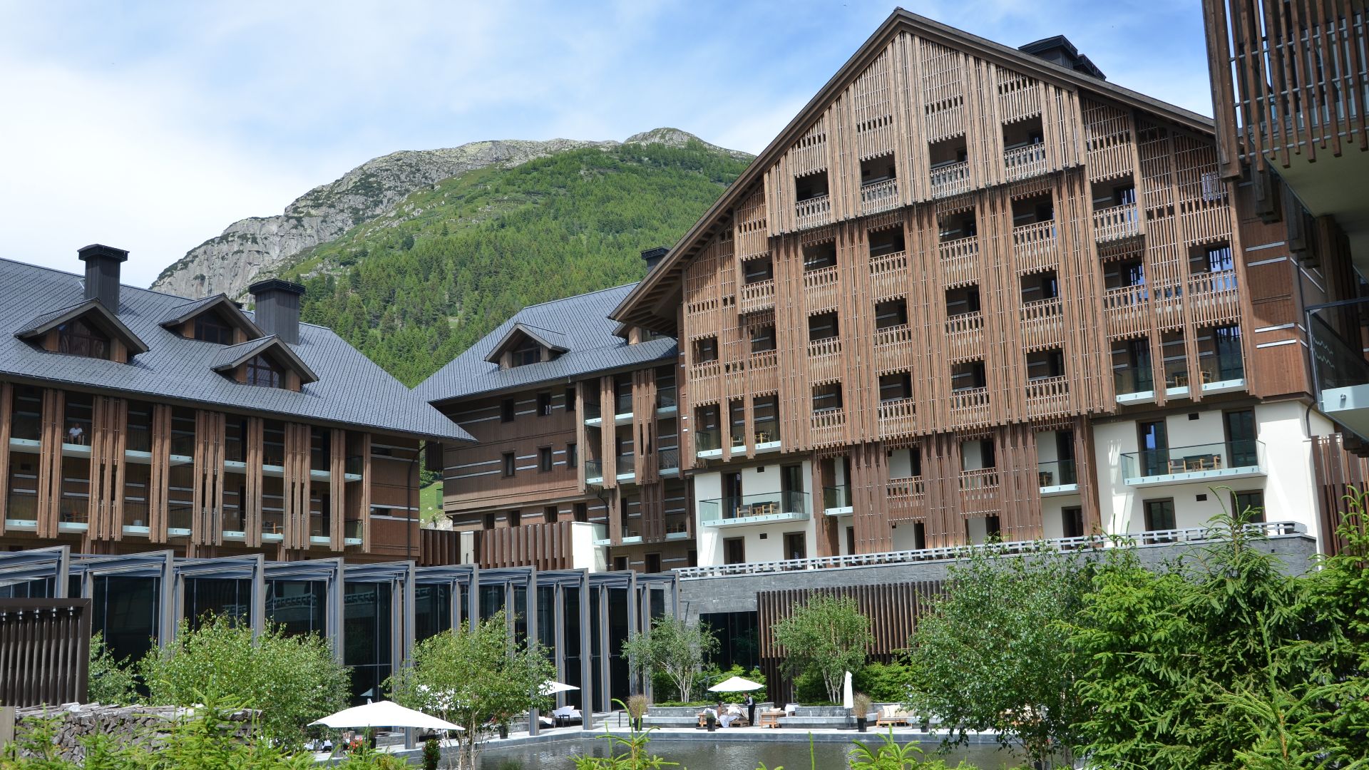 File:Hotel The Chedi Andermatt 2.jpg