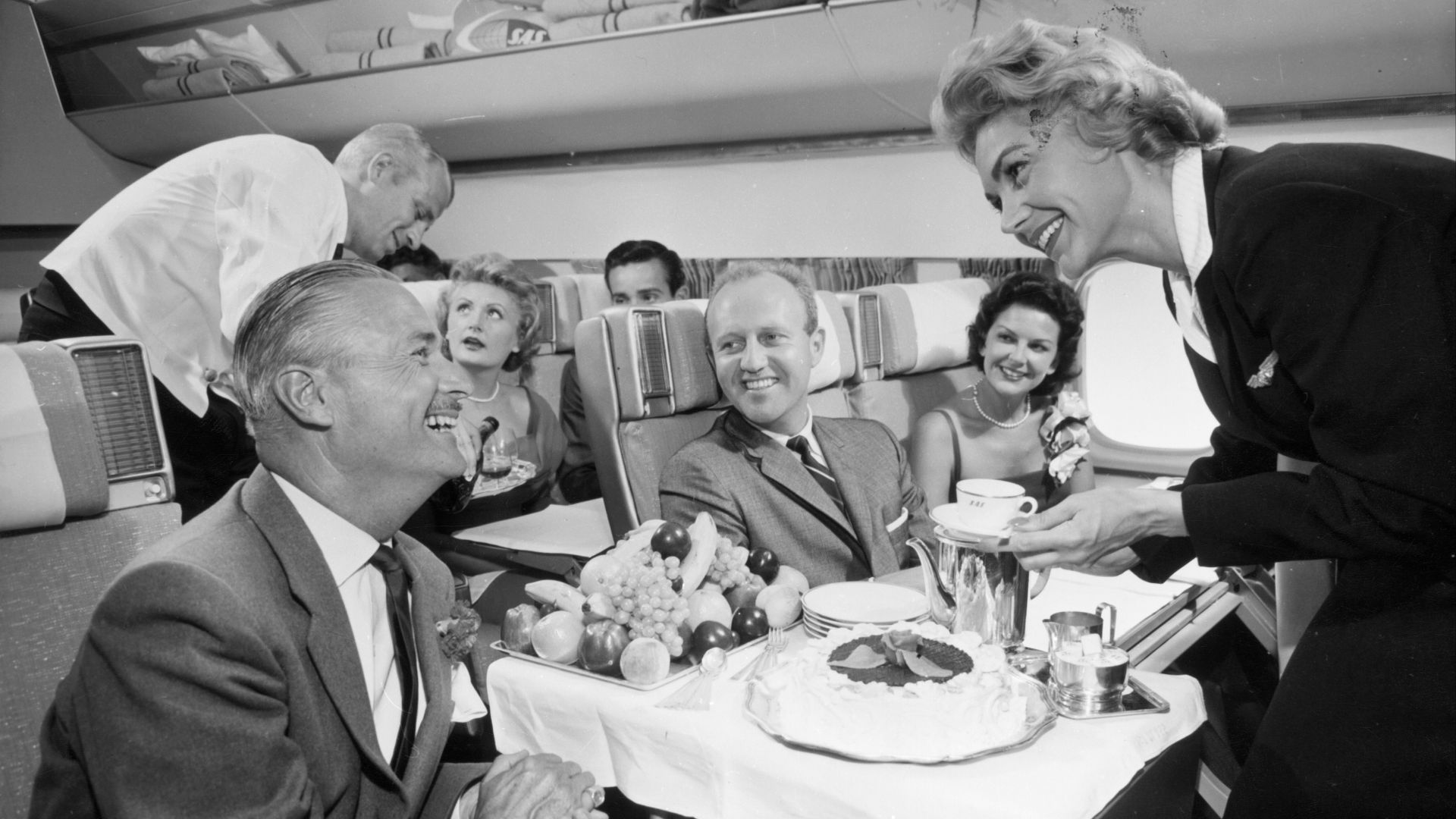 File:SAS DC-8-33. Interior, service on board, cabin 1960s, first class (1).jpg