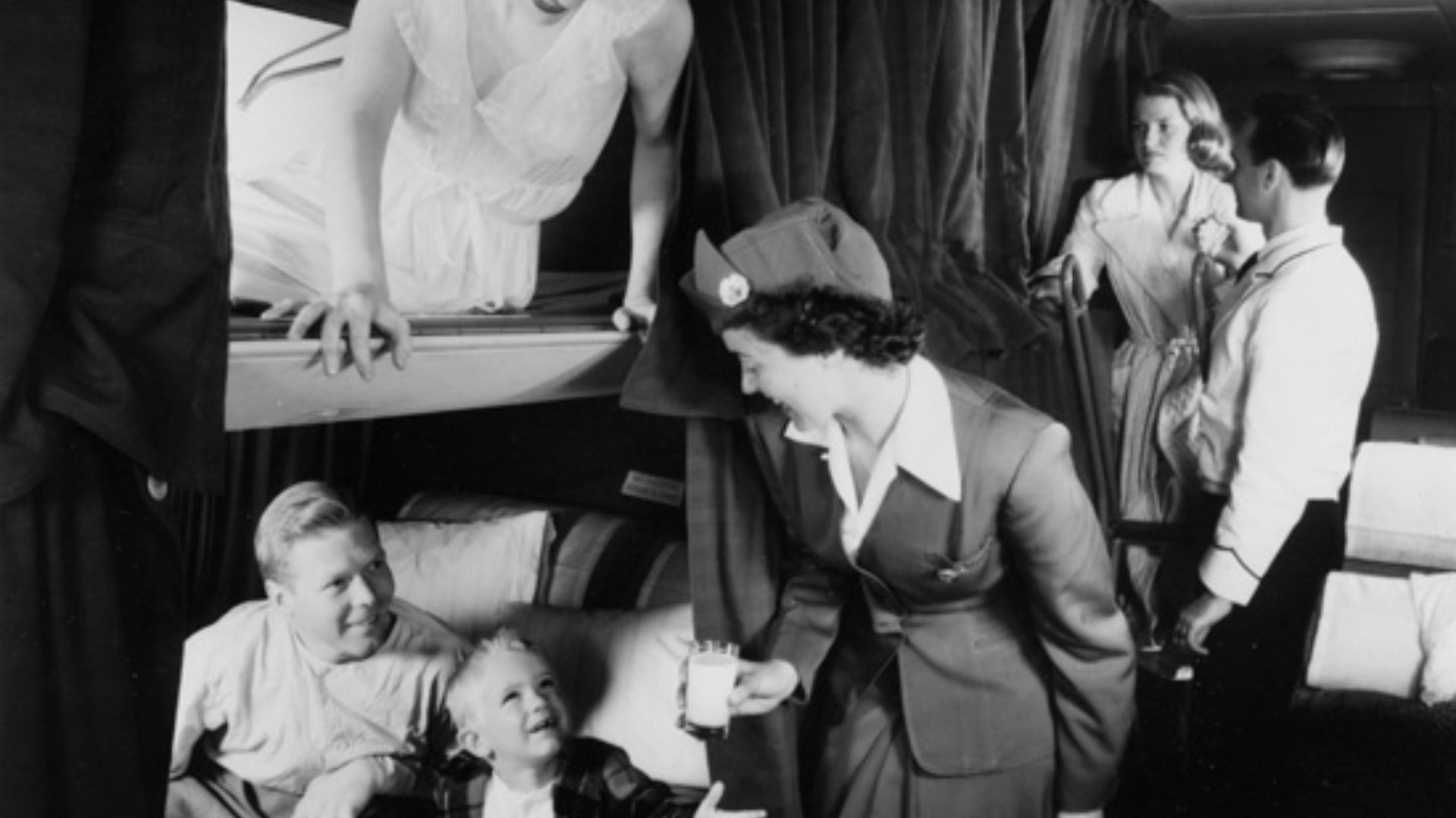 File:Boeing 377 sleeping arrangements.jpg