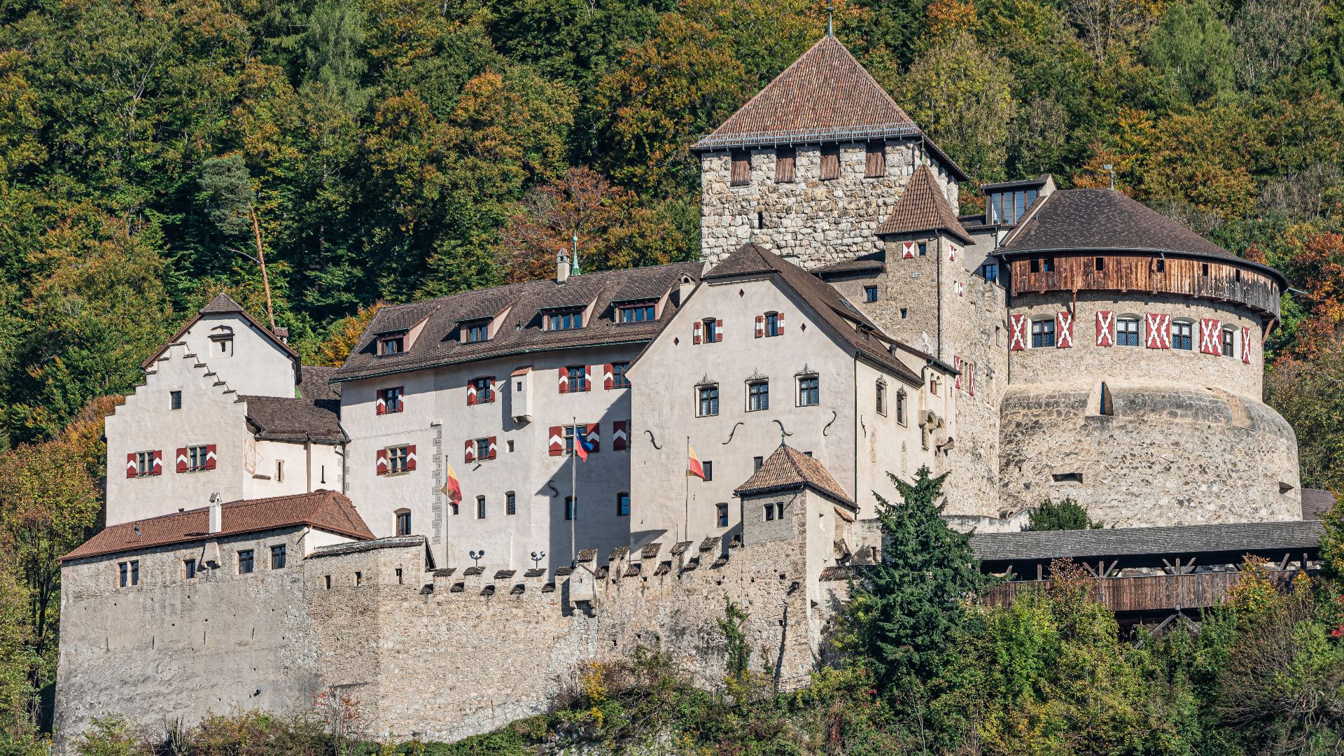 File:Liechtenstein asv2022-10 img22 Vaduz Schloss.jpg