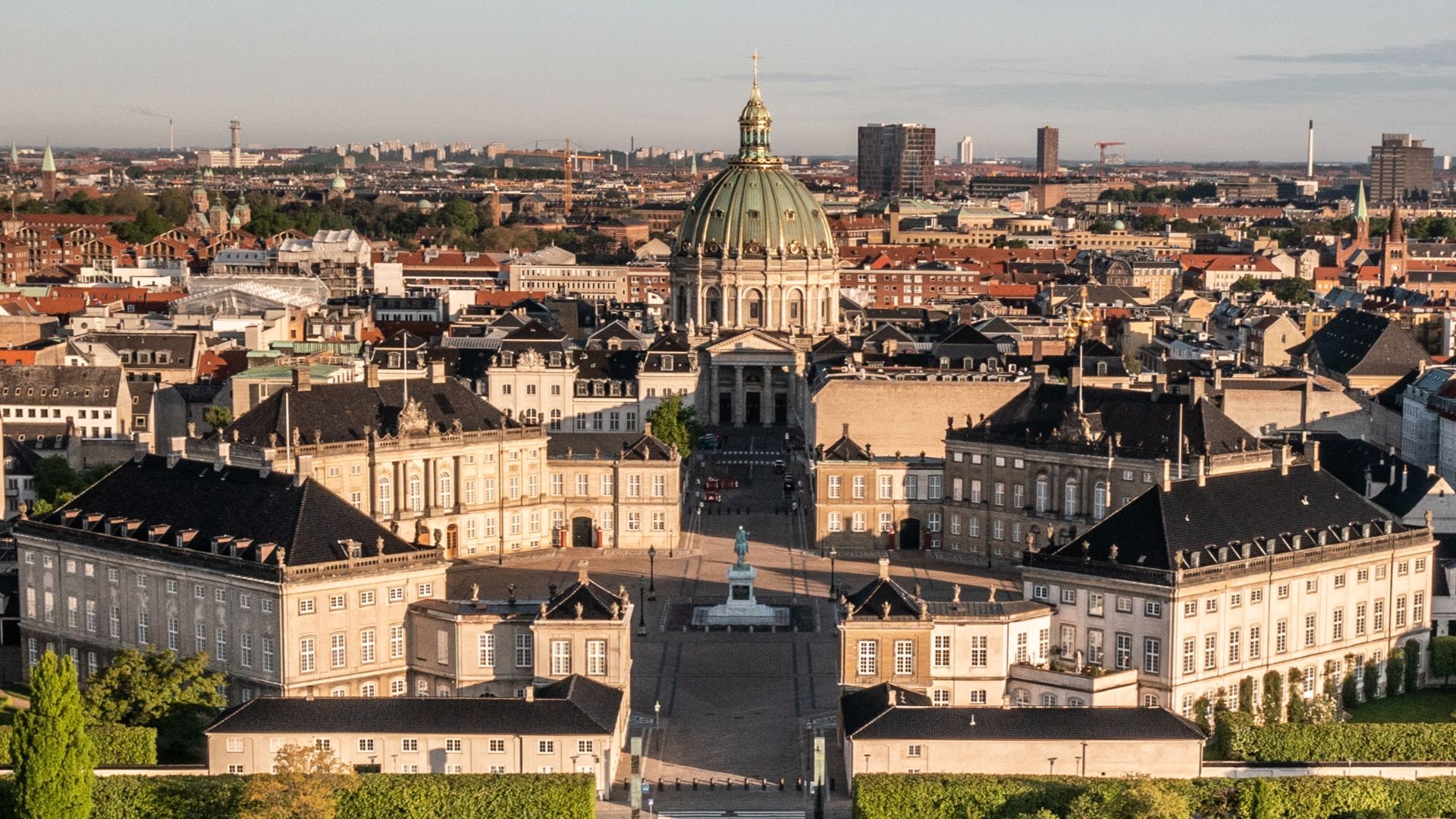 File:Amalienborg Palace 4.jpg
