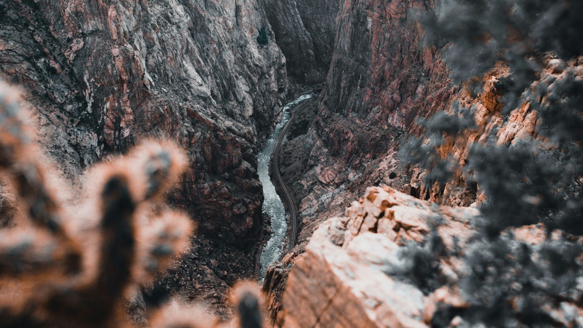 brown rocky mountain during daytime