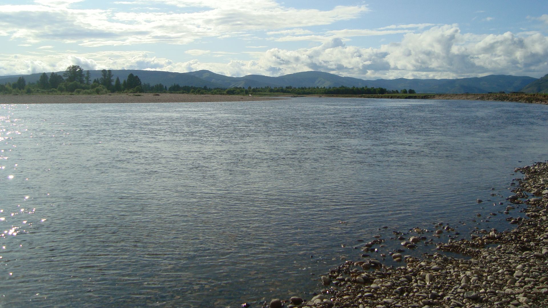 File:Üür River.jpg