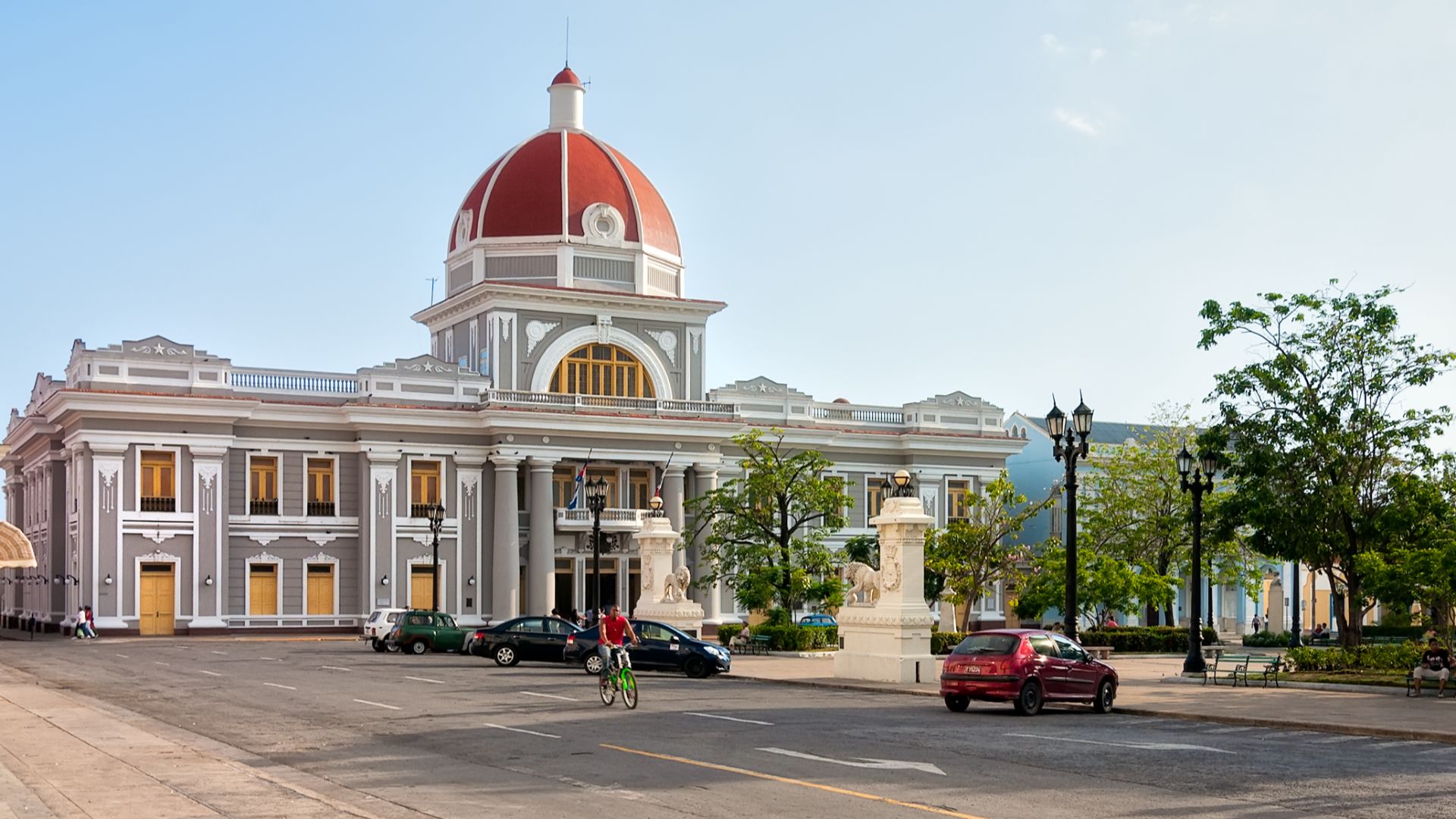 File:Cienfuegos town hall.jpg
