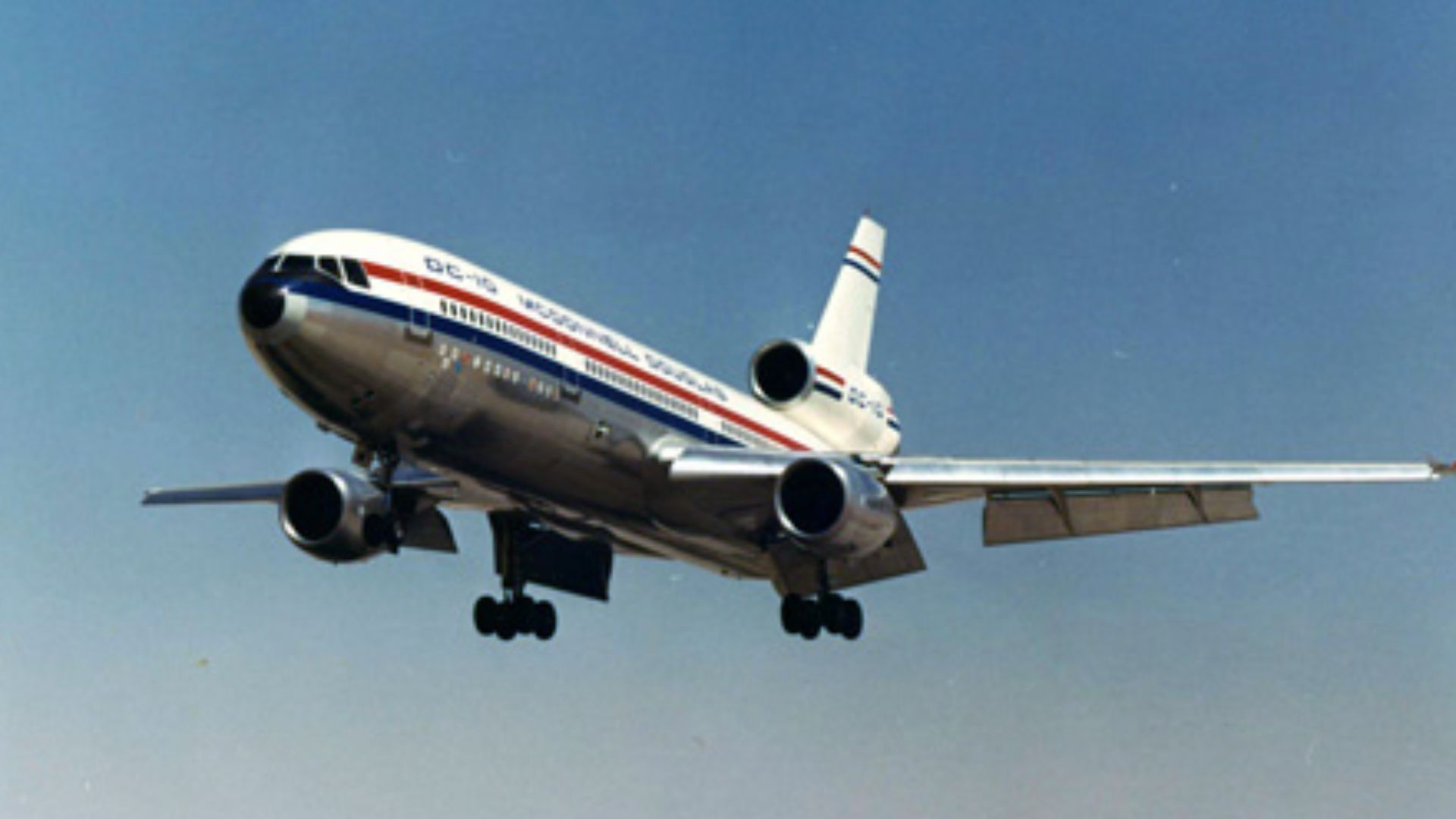 File:McDonnell Douglas DC-10 Prototype Landing.jpg