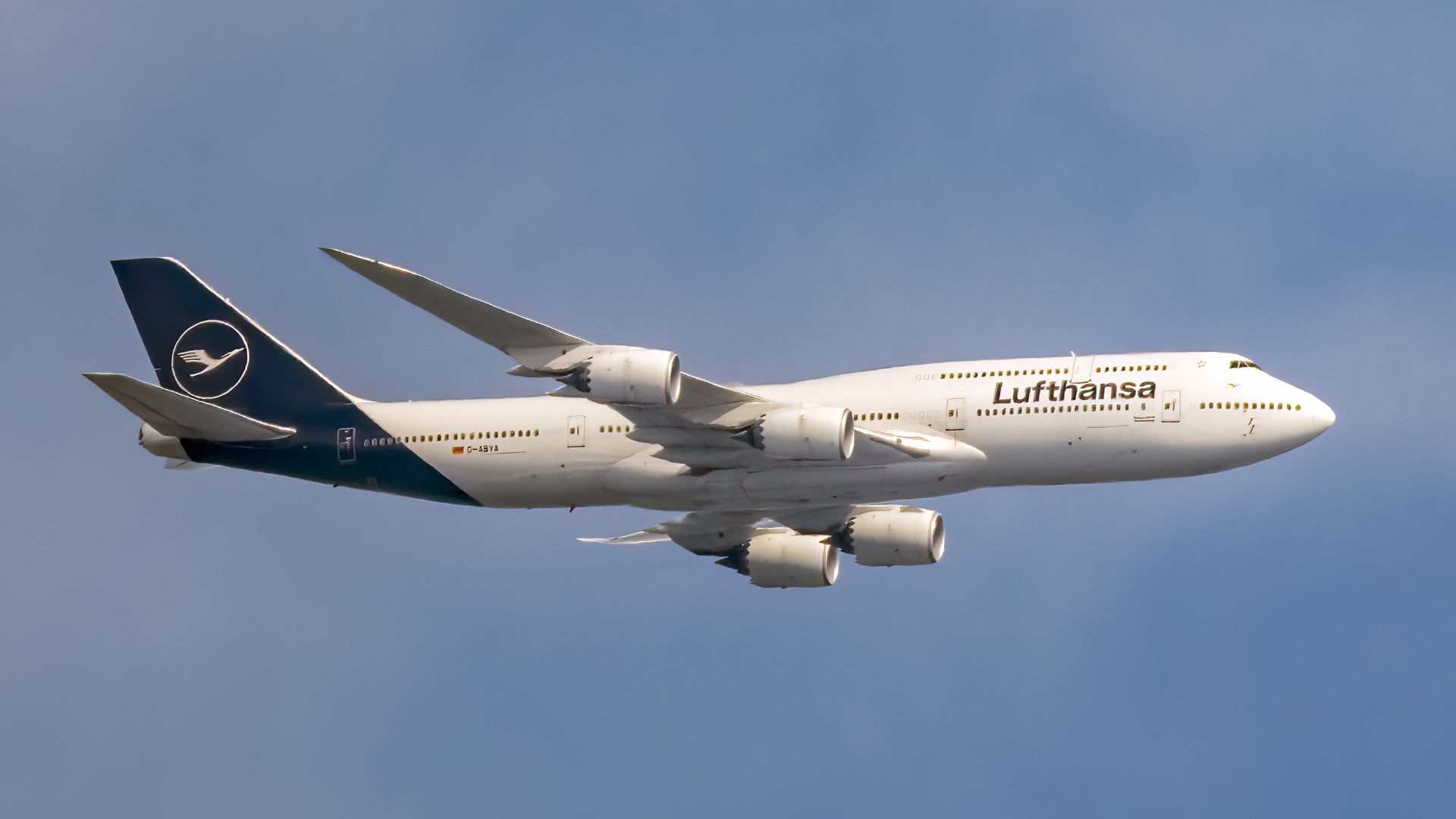 File:Lufthansa Boeing 747-8 D-ABYA MD1.jpg