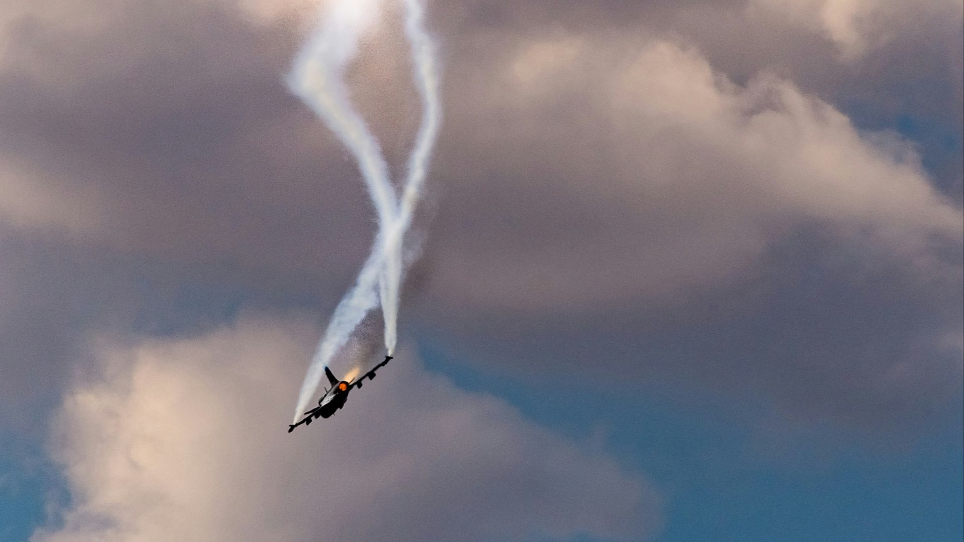 plane crashing during daytime