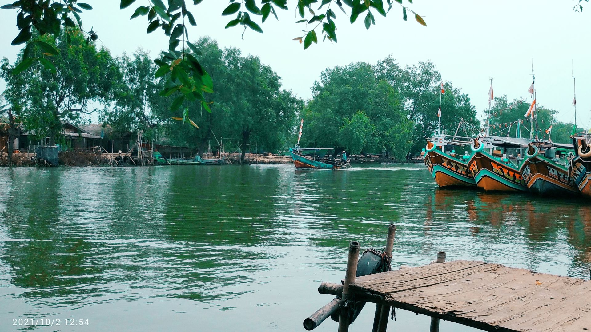 File:Muara sungai Citarum.jpg