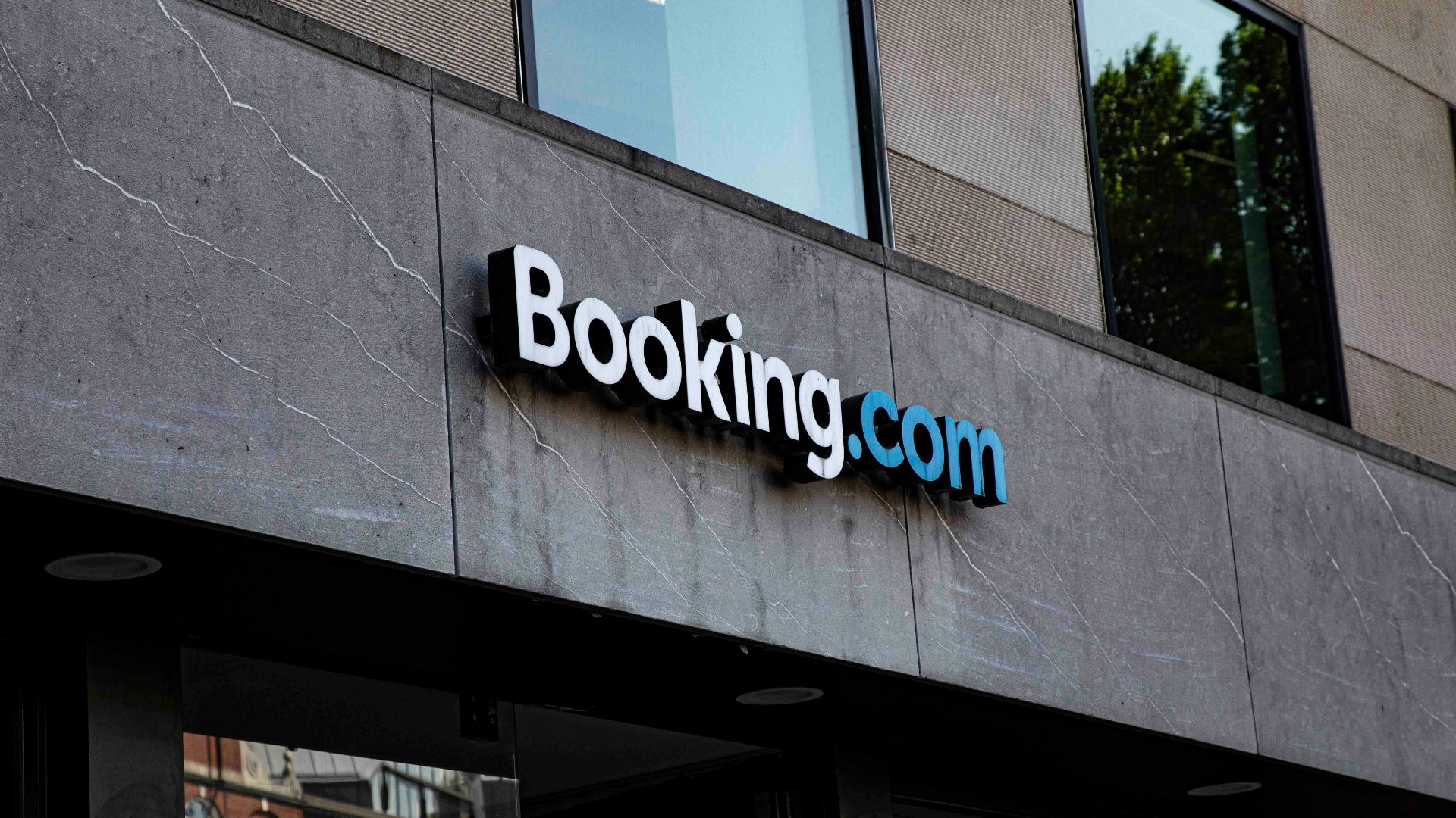 a sign on the side of a building that says bookking com