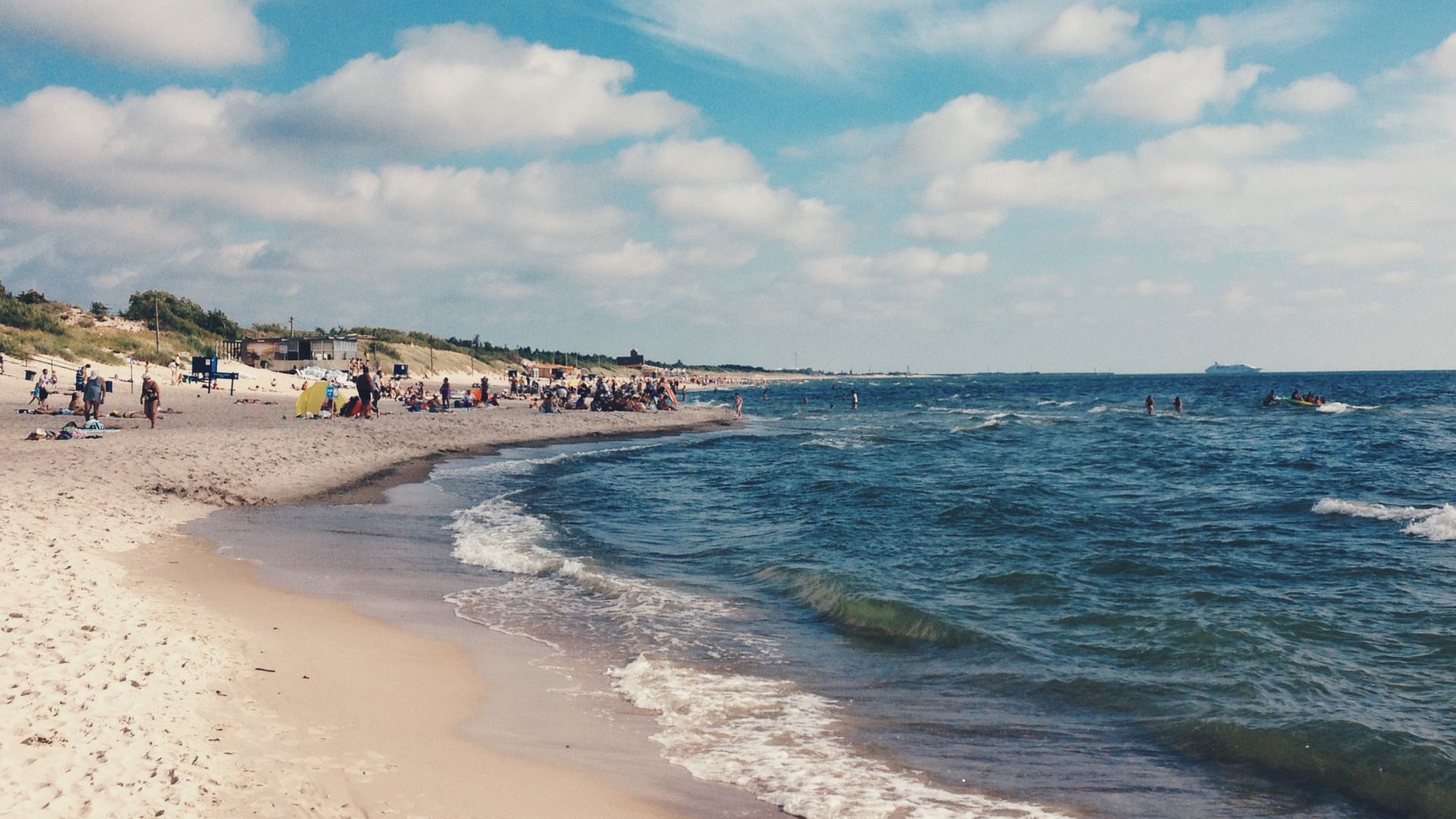 File:Klaipeda beach (14694266436).jpg