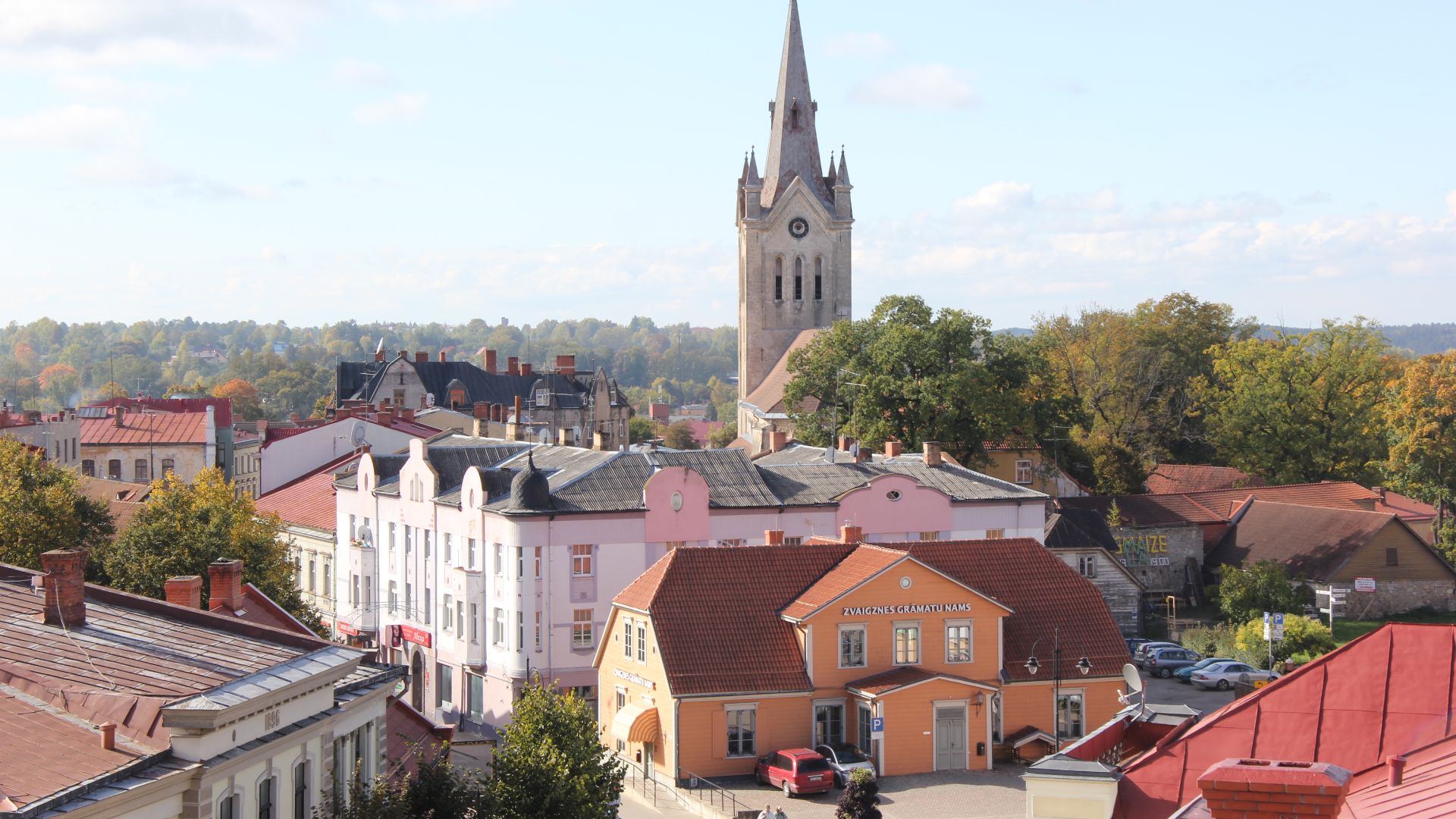 File:Skats no Vidzemes koncertzāle Cēsis jumta - panoramio (2).jpg