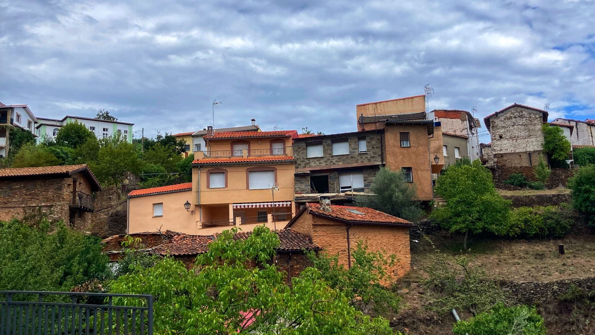 File:Sauceda 1 Spain.jpg