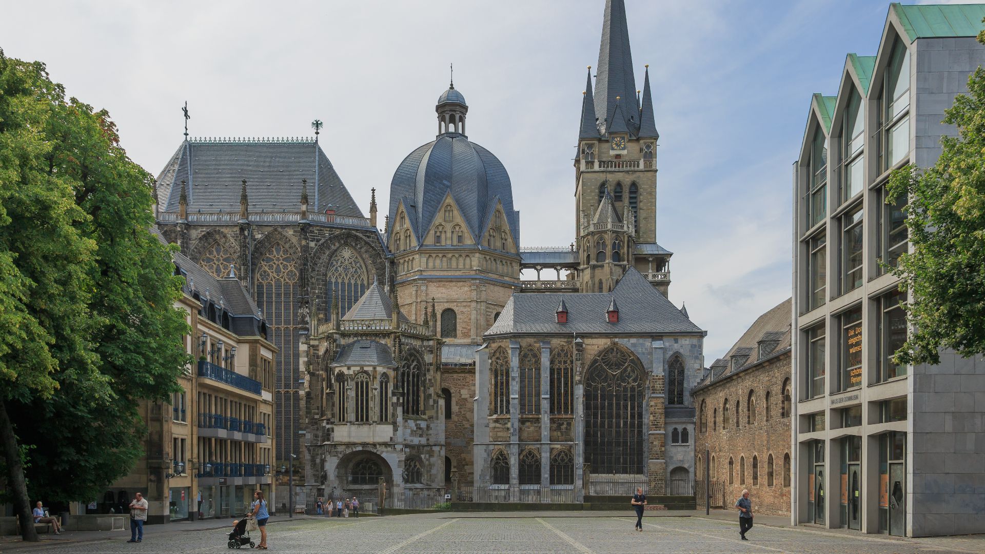 File:Aachen Germany Imperial-Cathedral-01.jpg