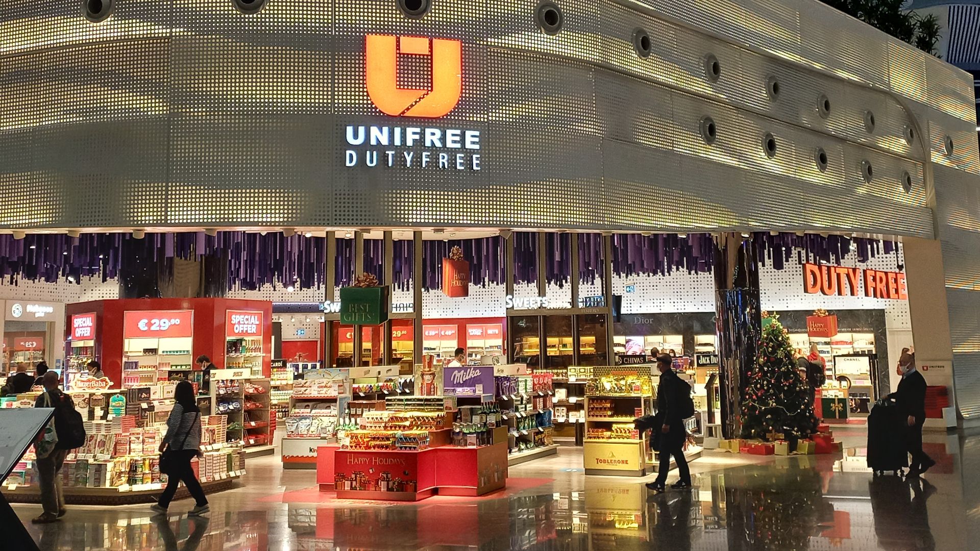 File:Duty free (Istanbul) in 2021.01.jpg