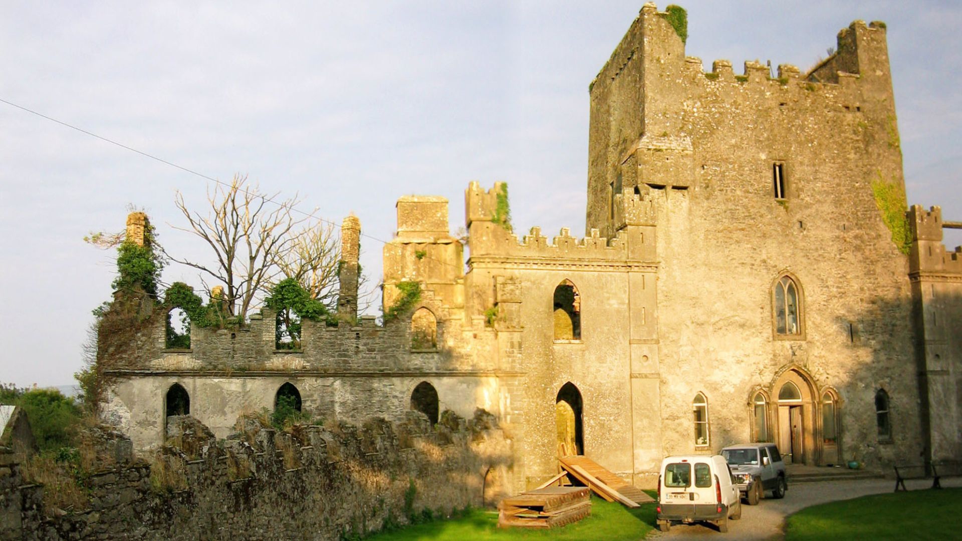 File:Castle Leap, Birr, Ireland.jpg