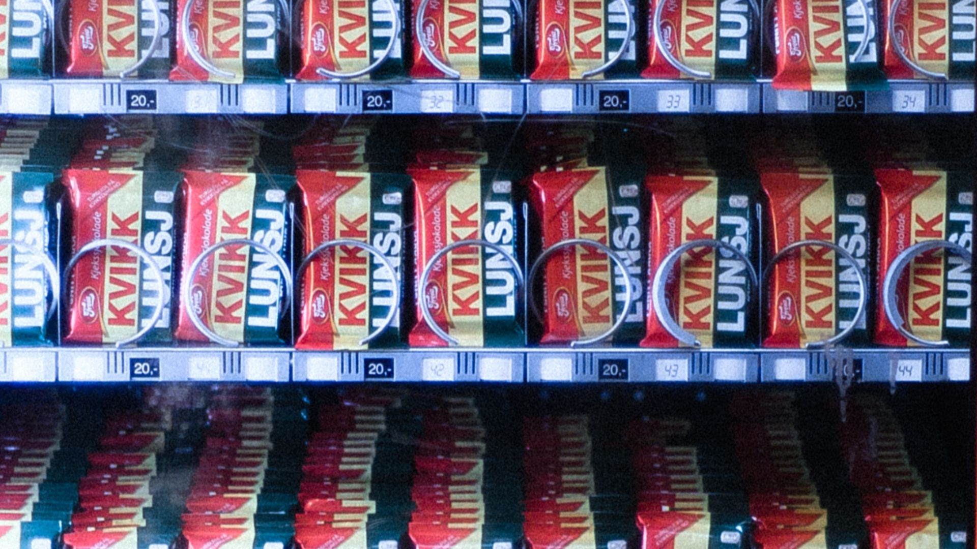 File:Wending machine filled with Kvikk Lunsj.jpg