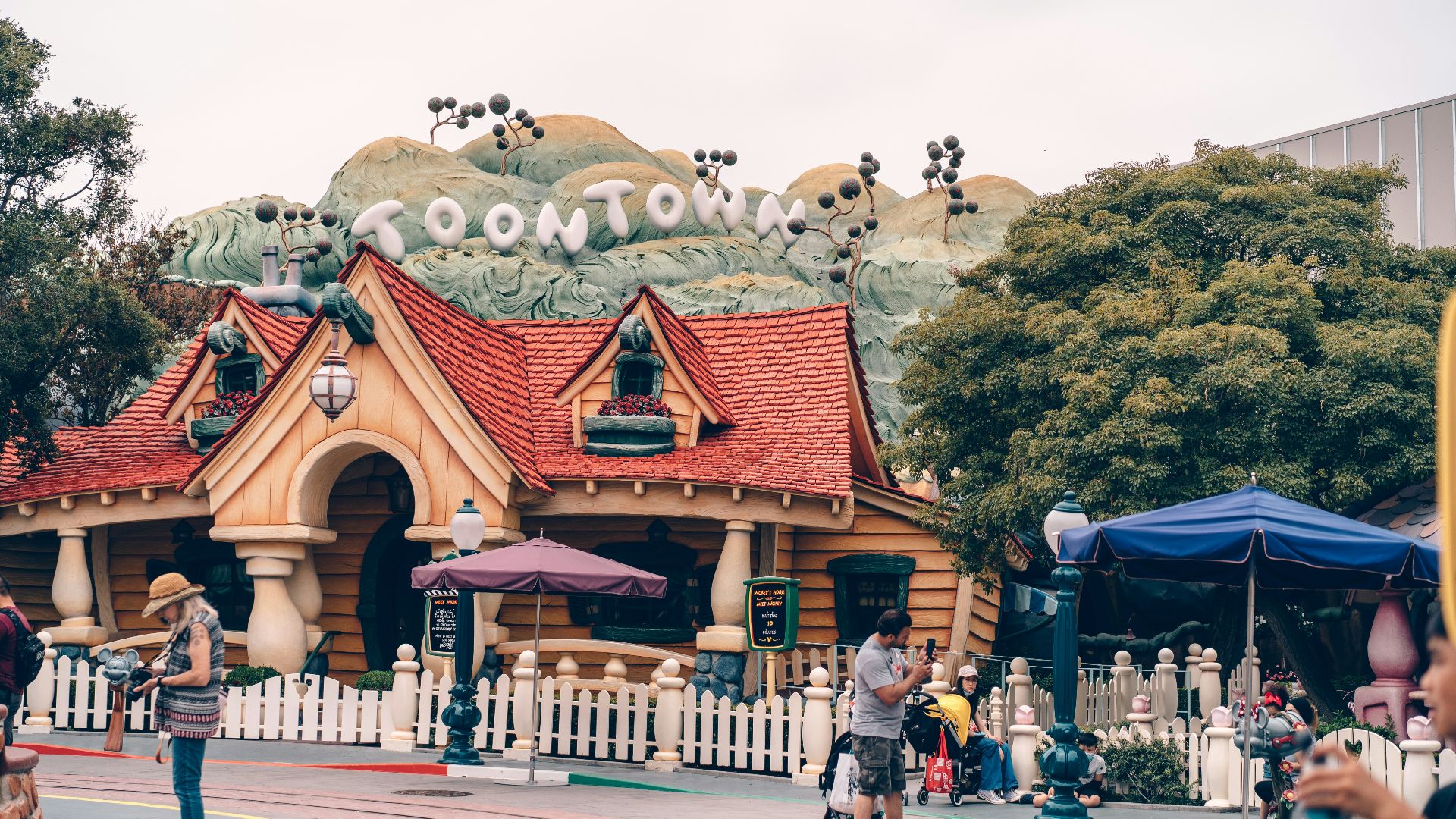 people standing near brown and white concrete building during daytime