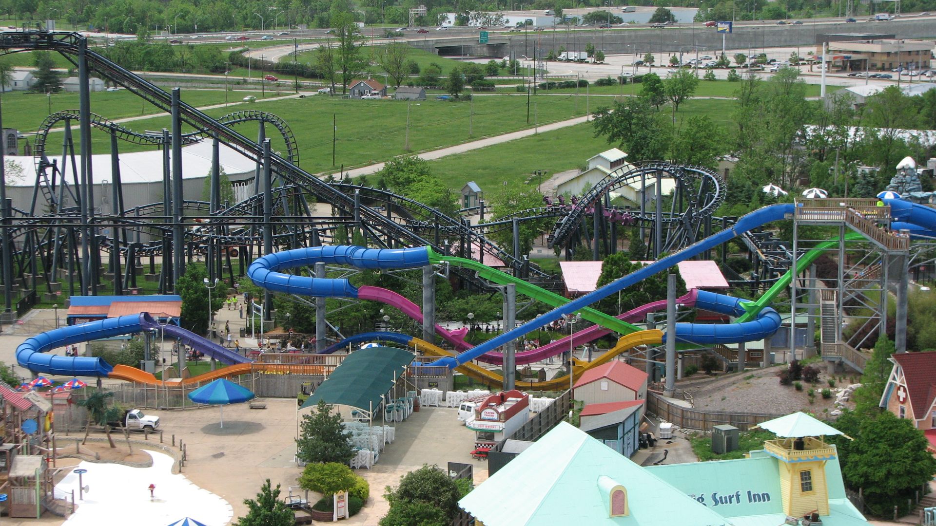 File:T2 and water park at Six Flags Kentucky Kingdom 2.jpg