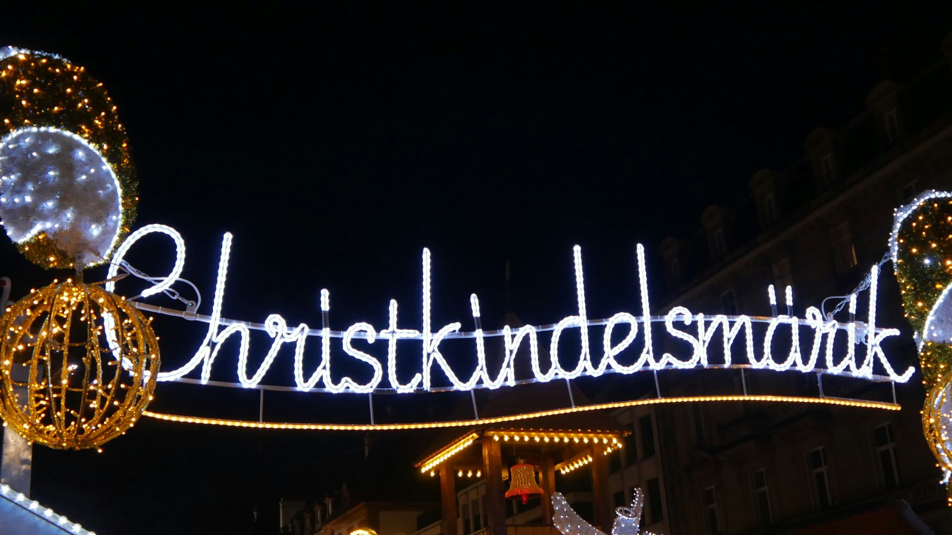 gold and white lighted christmas tree