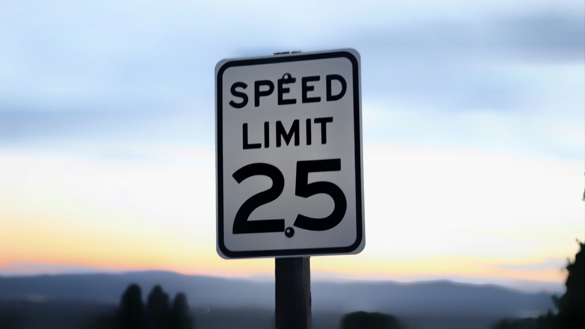 25 speed limit signage