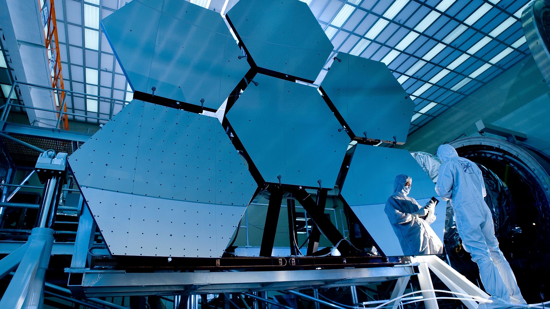 File:James Webb Space Telescope Mirror37.jpg