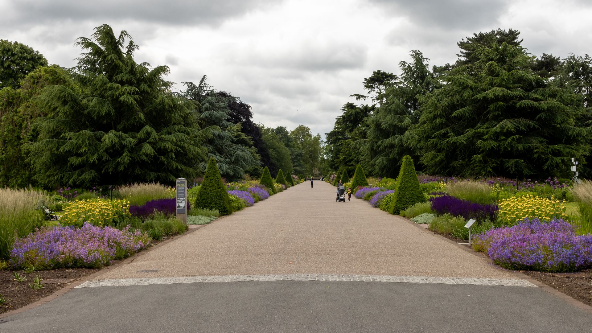 File:At Royal Botanic Gardens, Kew 2024 366.jpg