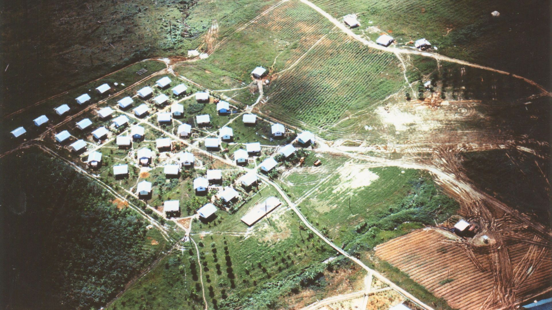 File:Jonestown cottages 2.jpg