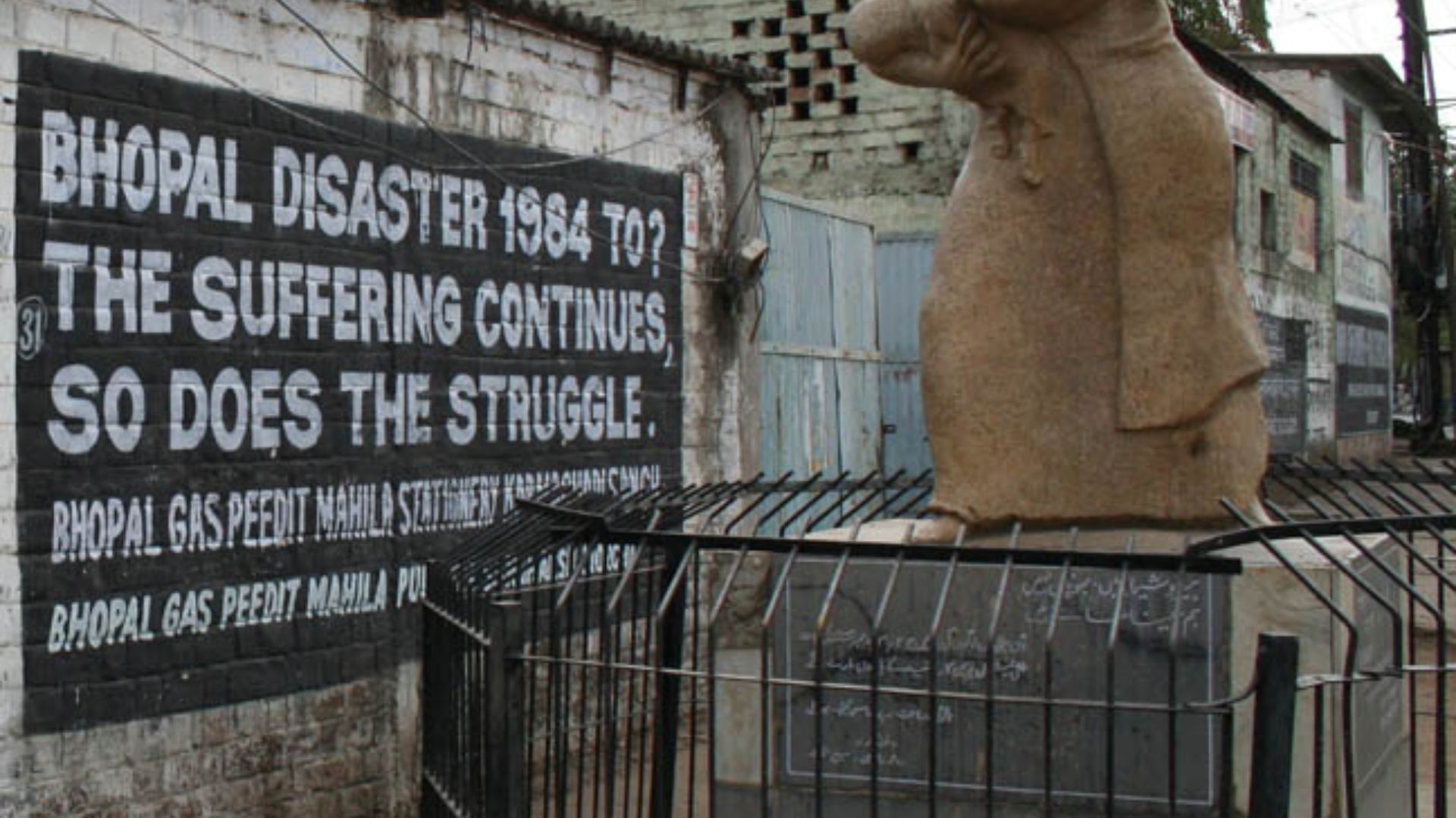 File:Bhopal-Union Carbide 1 crop memorial.jpg