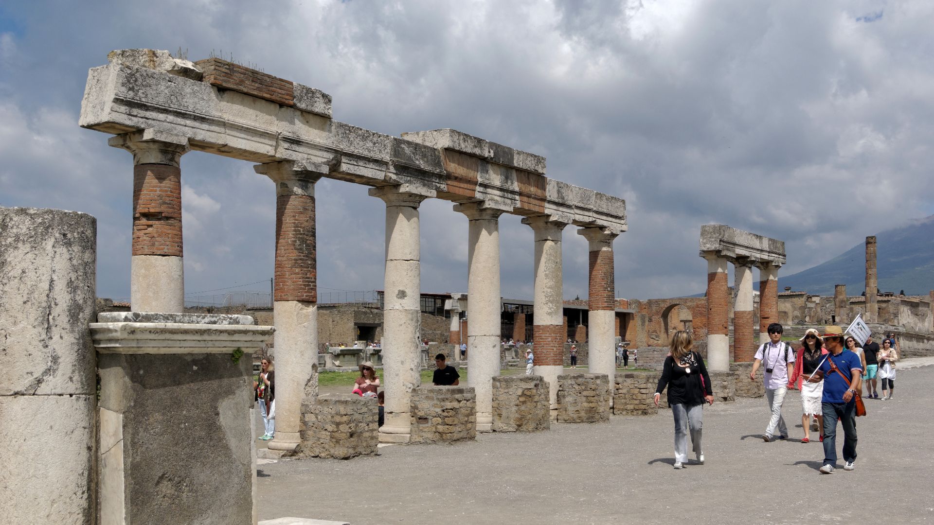 File:Pompeii BW 2013-05-13 11-06-28.jpg