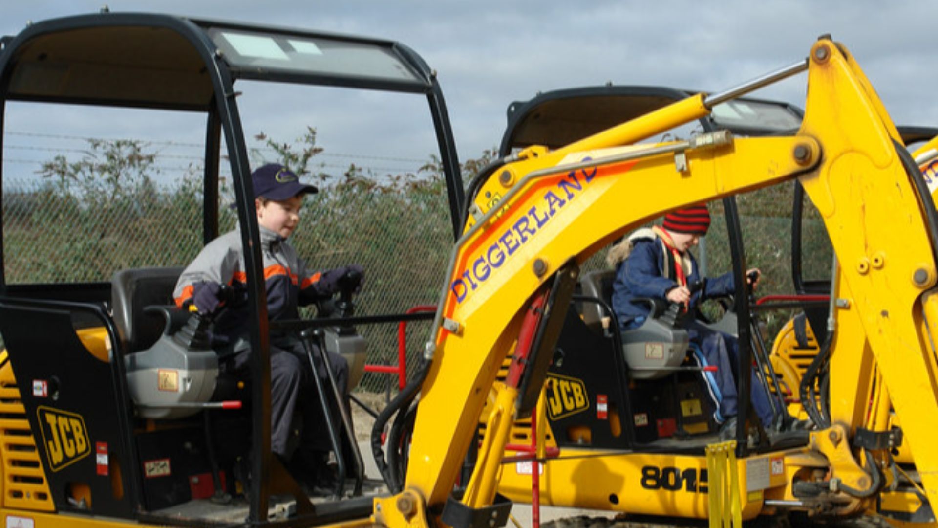 File:Diggerland - Heaven for little boys^ - geograph.org.uk - 139608.jpg