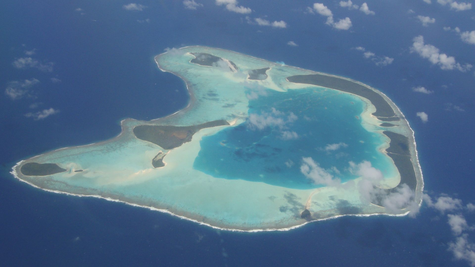 File:Tetiaroa from sky.JPG