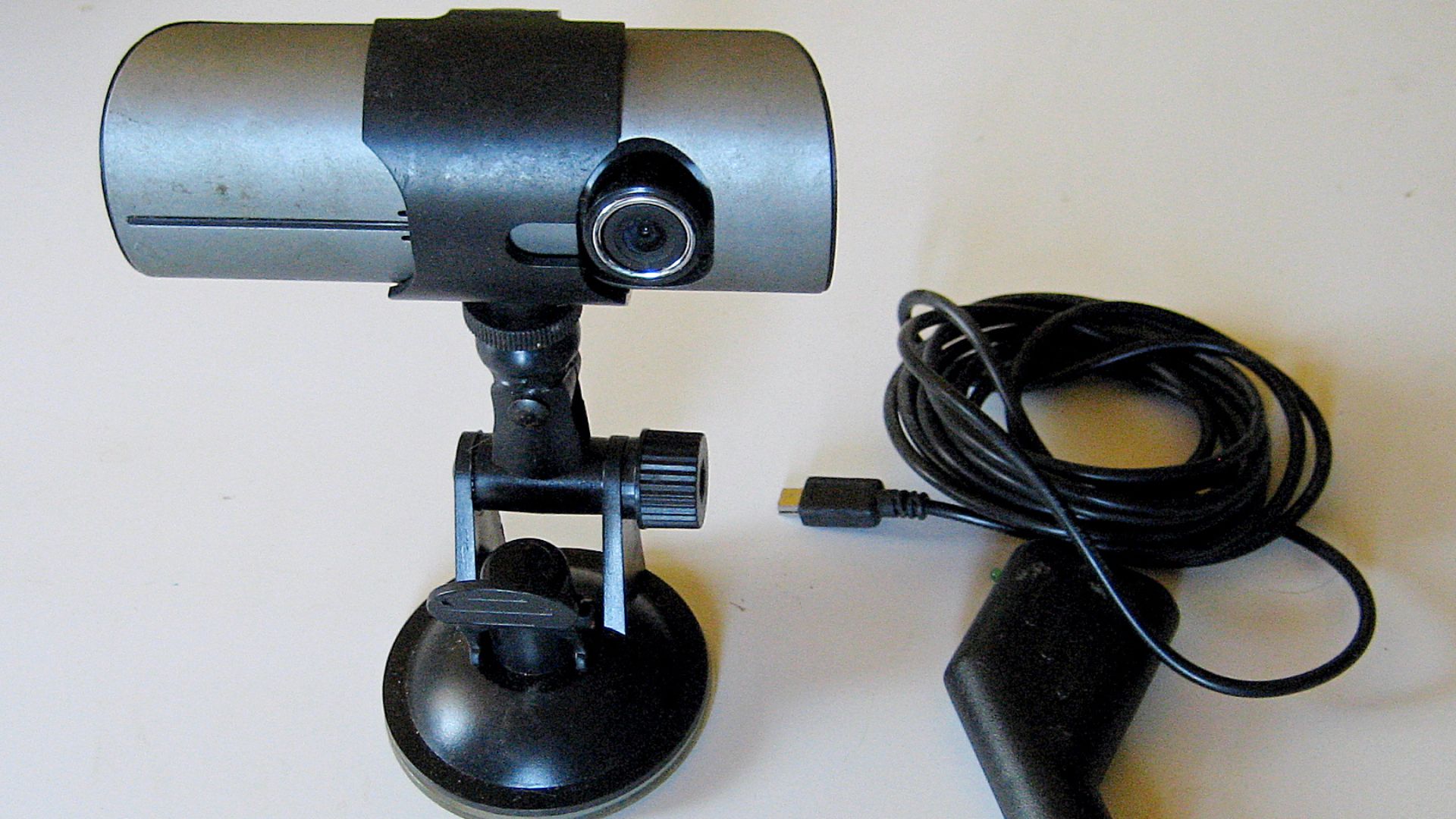 File:Видеорегистратор двухкамерный и блок питания к нему. Фото А. Щекинова.jpg