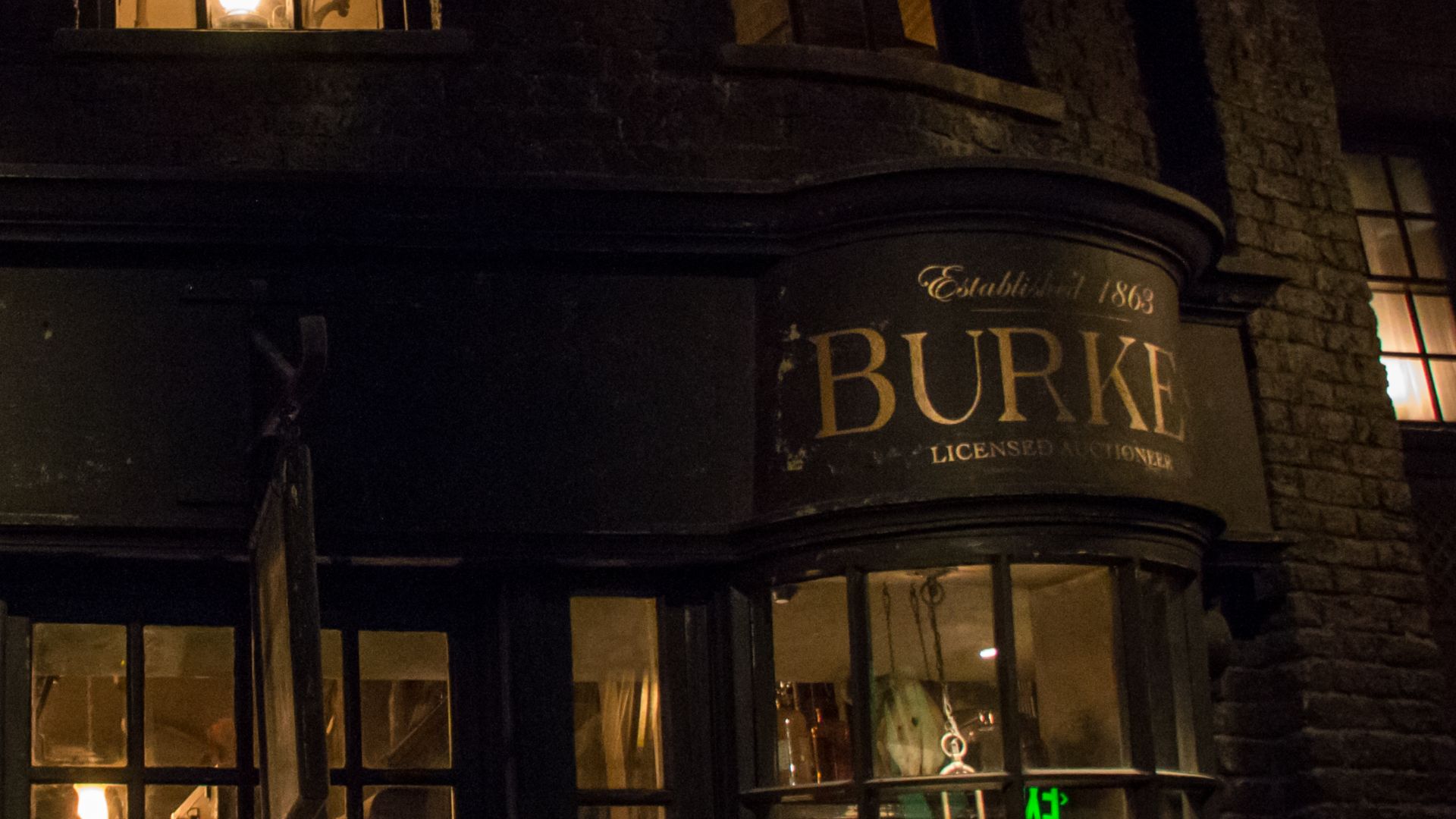 File:Borgin & Burkes (42614353544).jpg