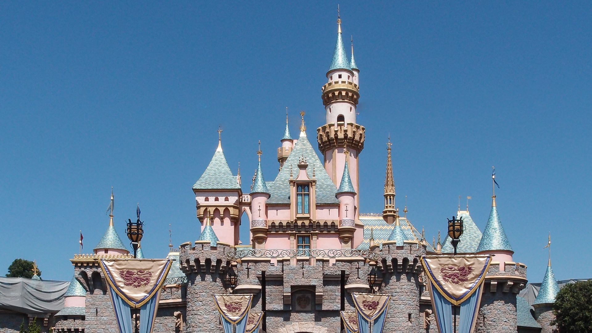 File:Sleeping Beauty Castle Disneyland Anaheim 2013.jpg