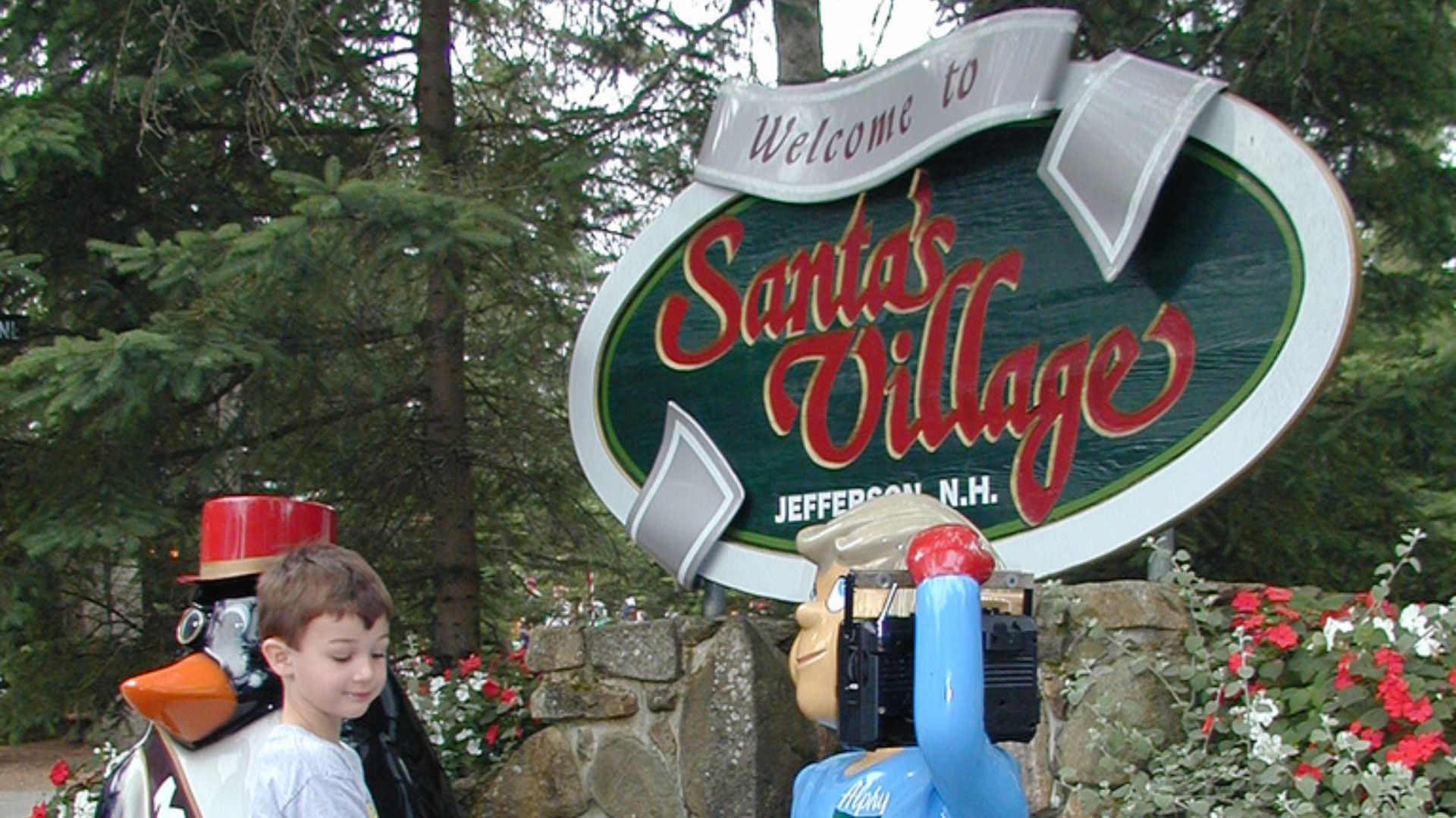 File:Santa's Village Jefferson welcome sign.jpg