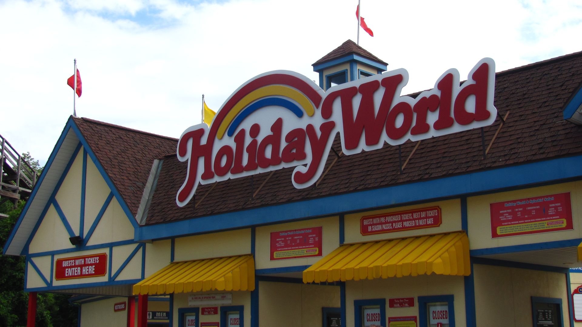 File:Holiday World Entrance Gates - Jeremy Thompson.jpg