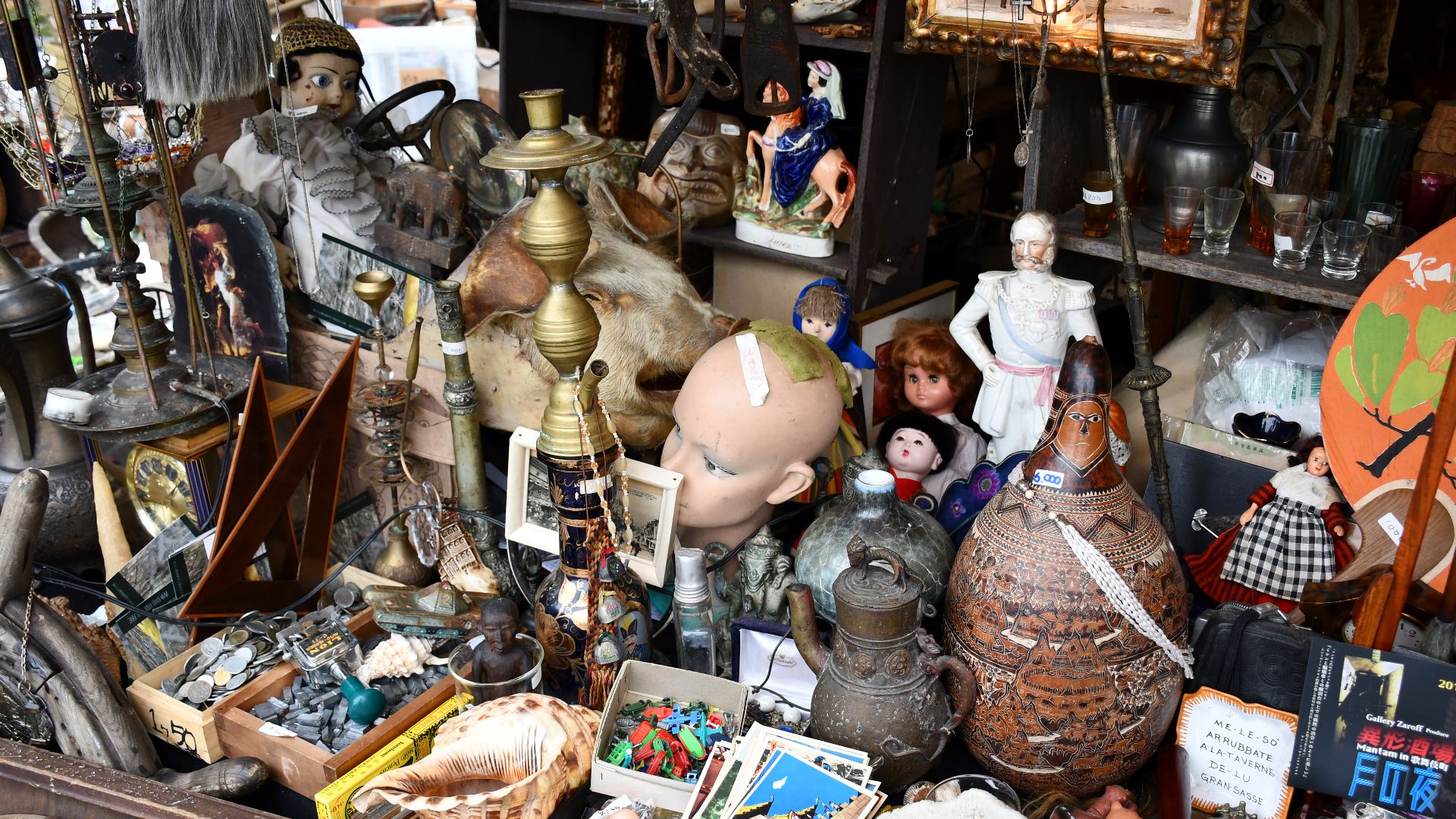 File:Second-hand stall Ueno Park.jpg