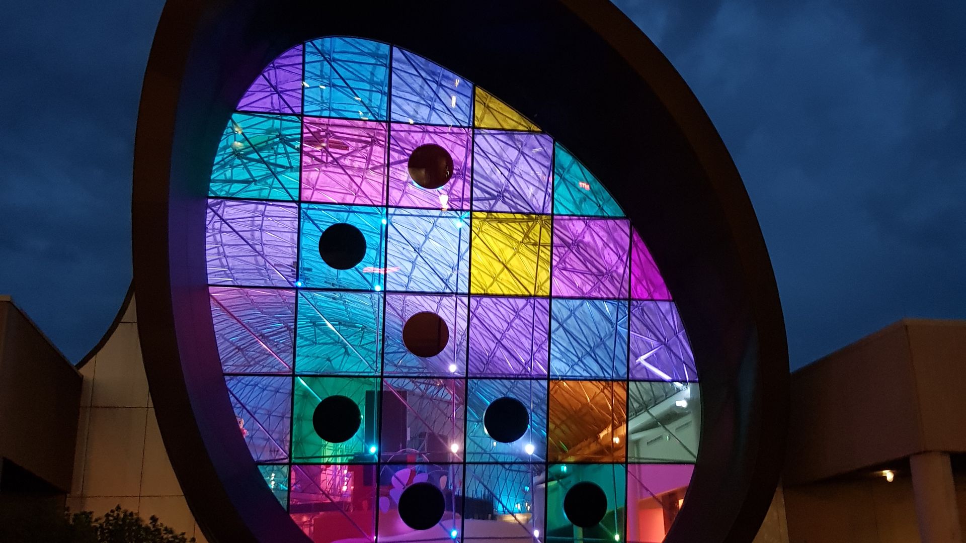 File:Rochester Play Museum Atrium at Night.jpg
