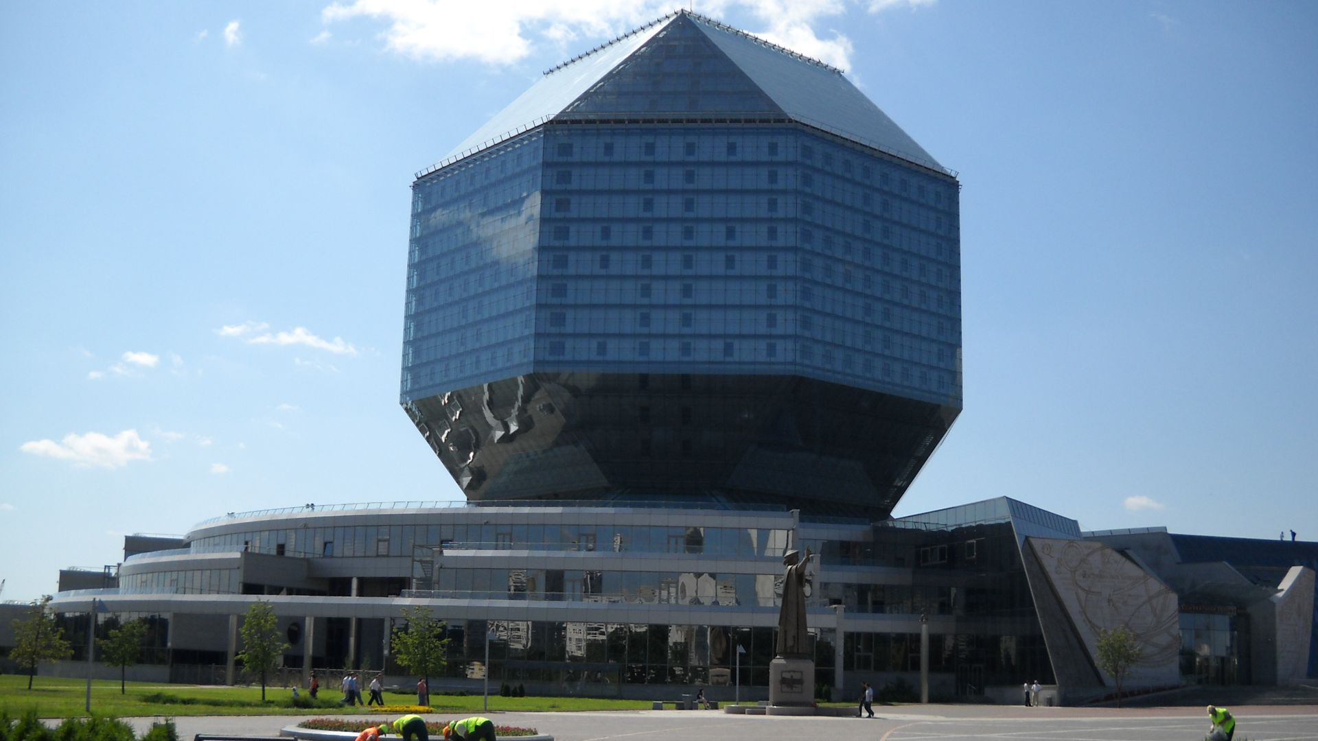 File:5 50 64 2f - Belarus National Library, Minsk 2009 (3901618837).jpg